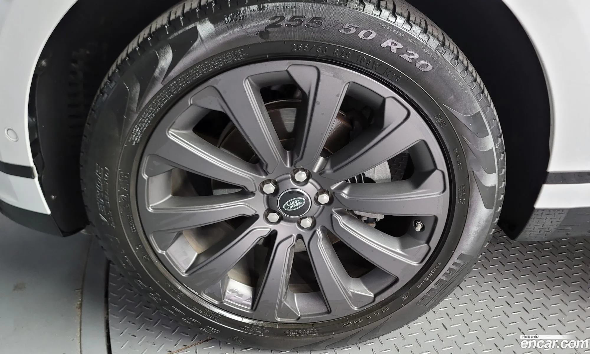 Land Rover Range Rover Velar I 20 D240 R-Dynamic Se 2018 - фотография 7391427