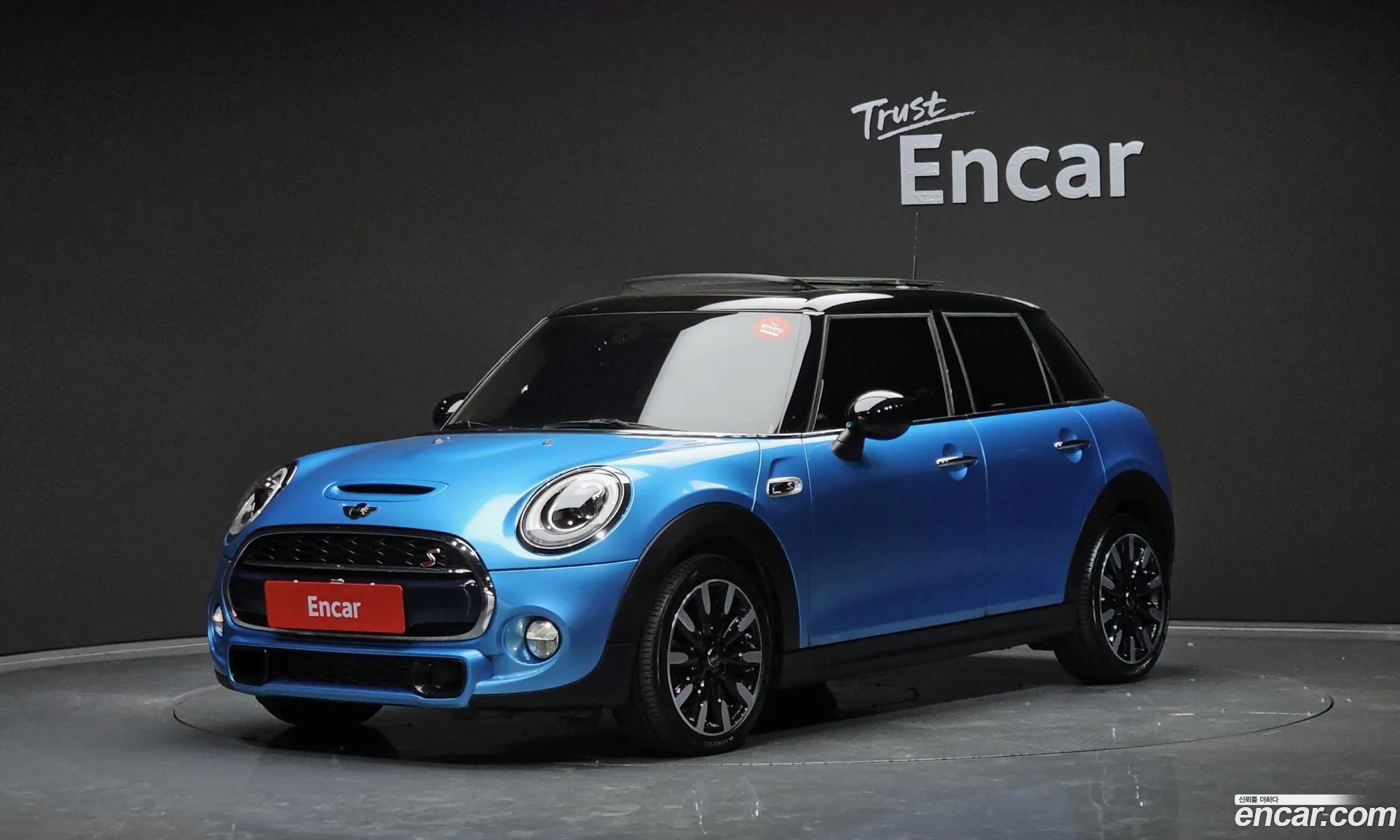 Mini Cooper 5-Door Basic Model 2018 - фотография 4626503