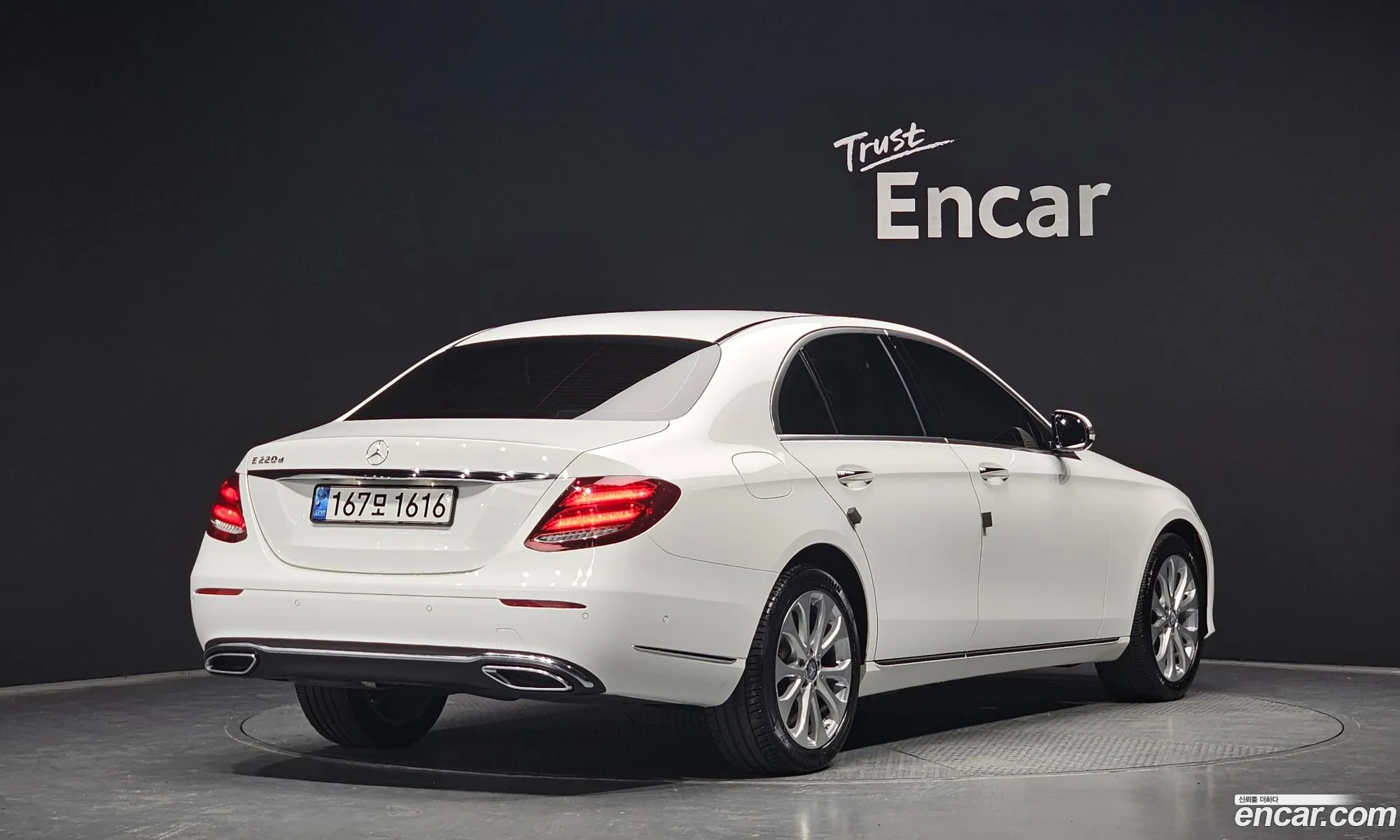 Benz E-Class W213 E220D Exclusive - фотография 18936965