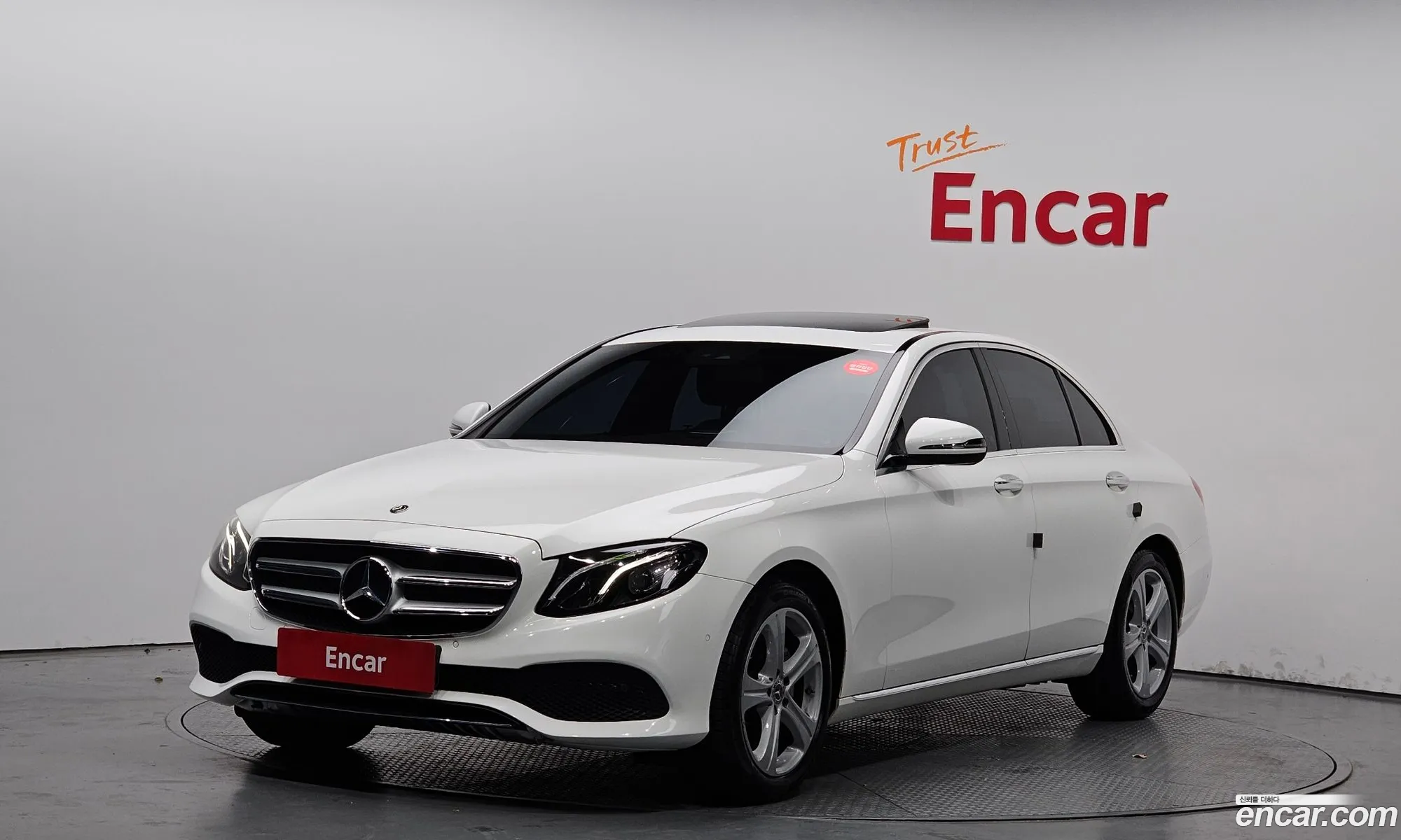 Mercedes E-Class W213 E200 Avantgarde - фотография 18864362