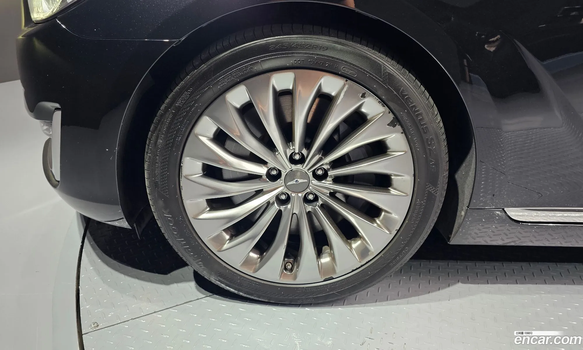 Genesis G90 I 50 Gdi Awd 2016 - фотография 1620174