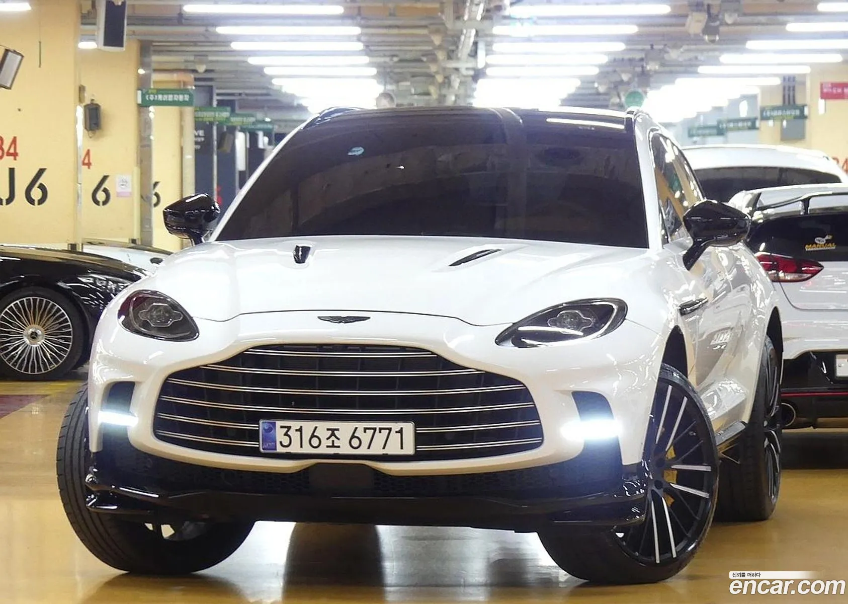 Aston Martin Dbx 40 V8 707 - фотография 3498594
