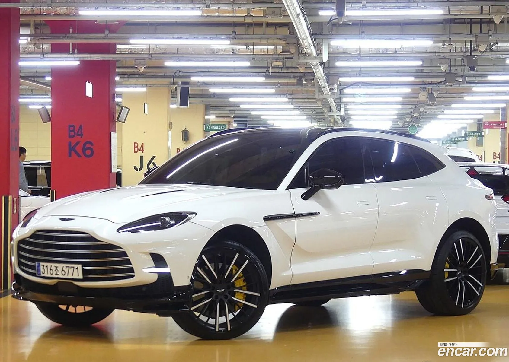 Aston Martin Dbx 40 V8 707 - фотография 3498595