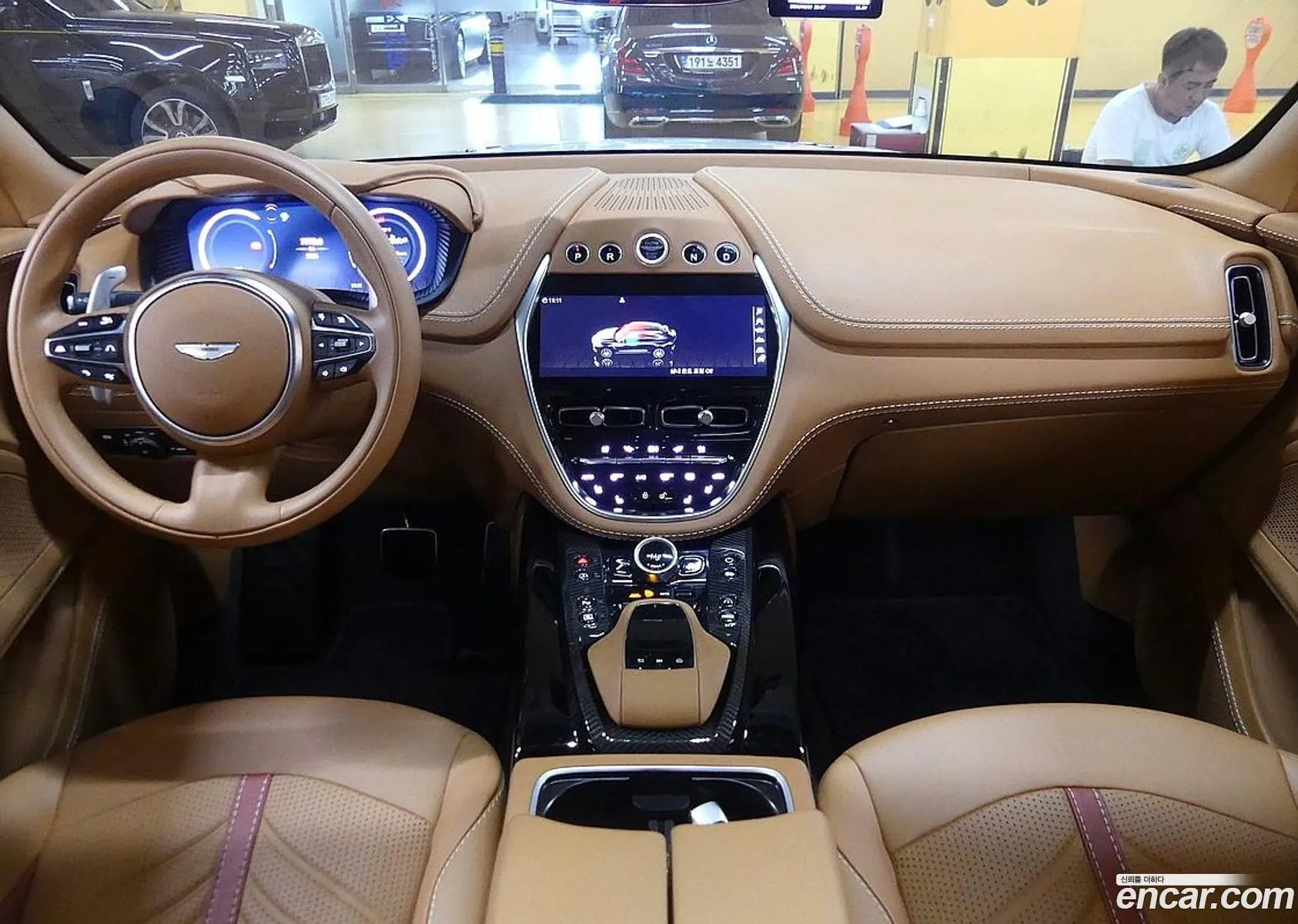 Aston Martin Dbx 40 V8 707 - фотография 3498597