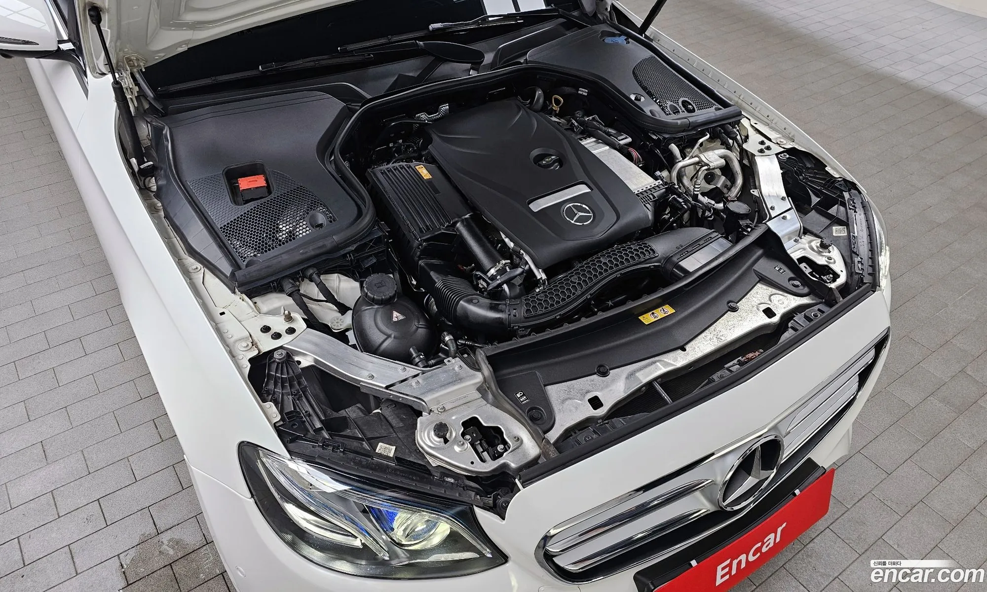 Mercedes-Benz E-Klasse E300 Amg Line 2017 - фотография 13811845