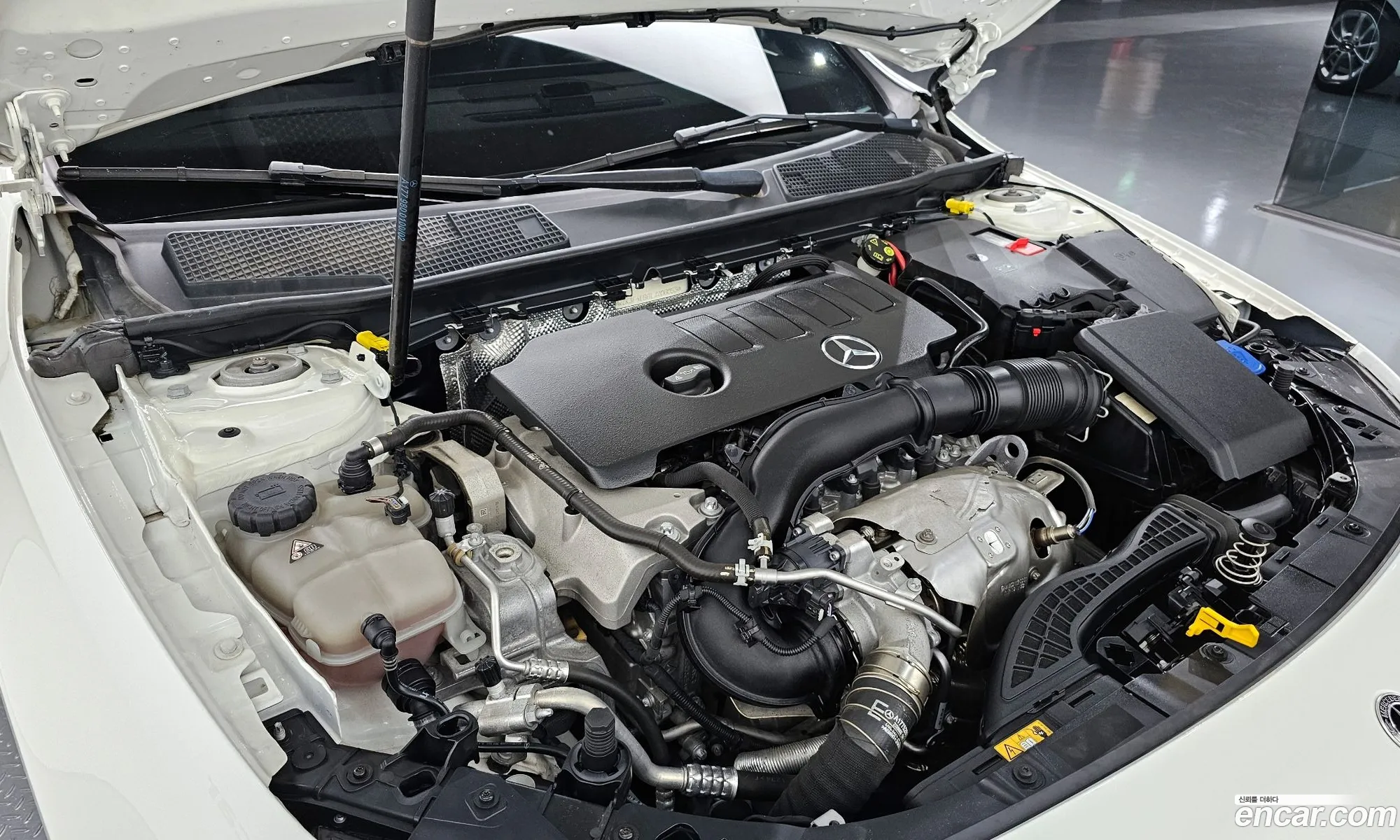 Mercedes-Benz A-Klasse Iv W177 A220 Hatchback 2020 - фотография 13622586