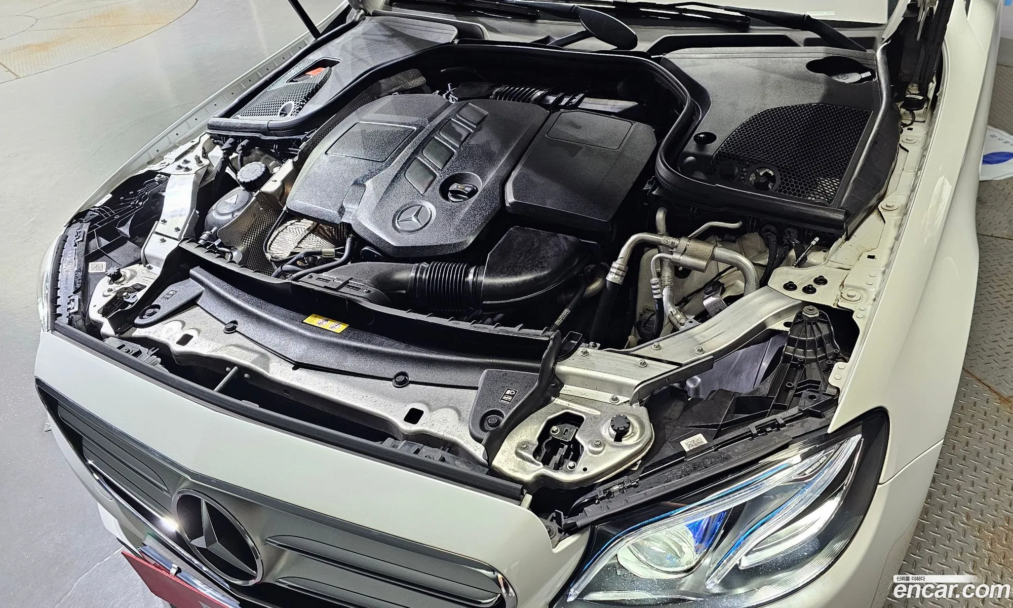 Mercedes-Benz E-Klasse E220D 4Matic Avant Garde 2017 - фотография 13622538