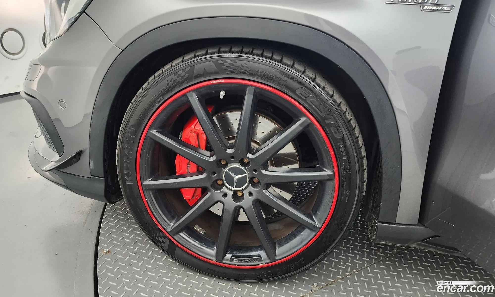 Mercedes-Benz Gla-Klasse Gla45 Amg 4Matic 2015 - фотография 18744654