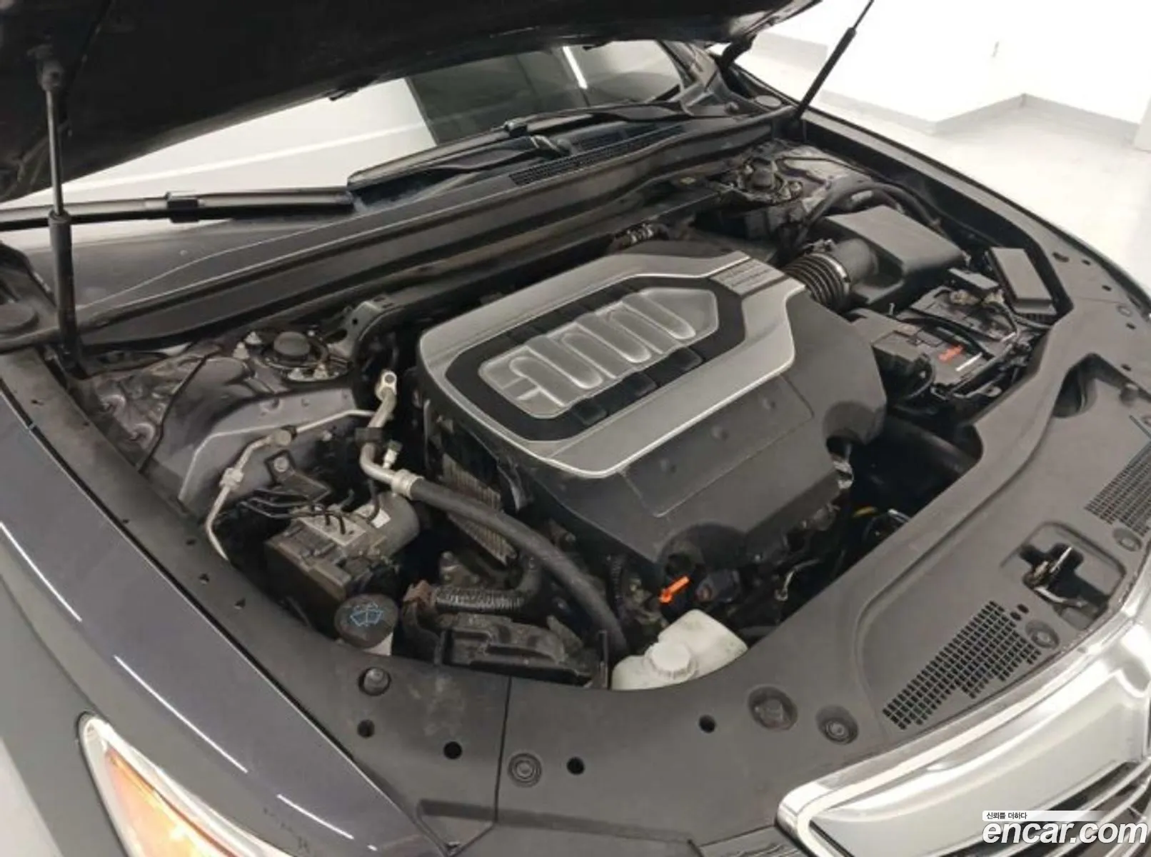Honda Legend V 35 2016 - фотография 12676255