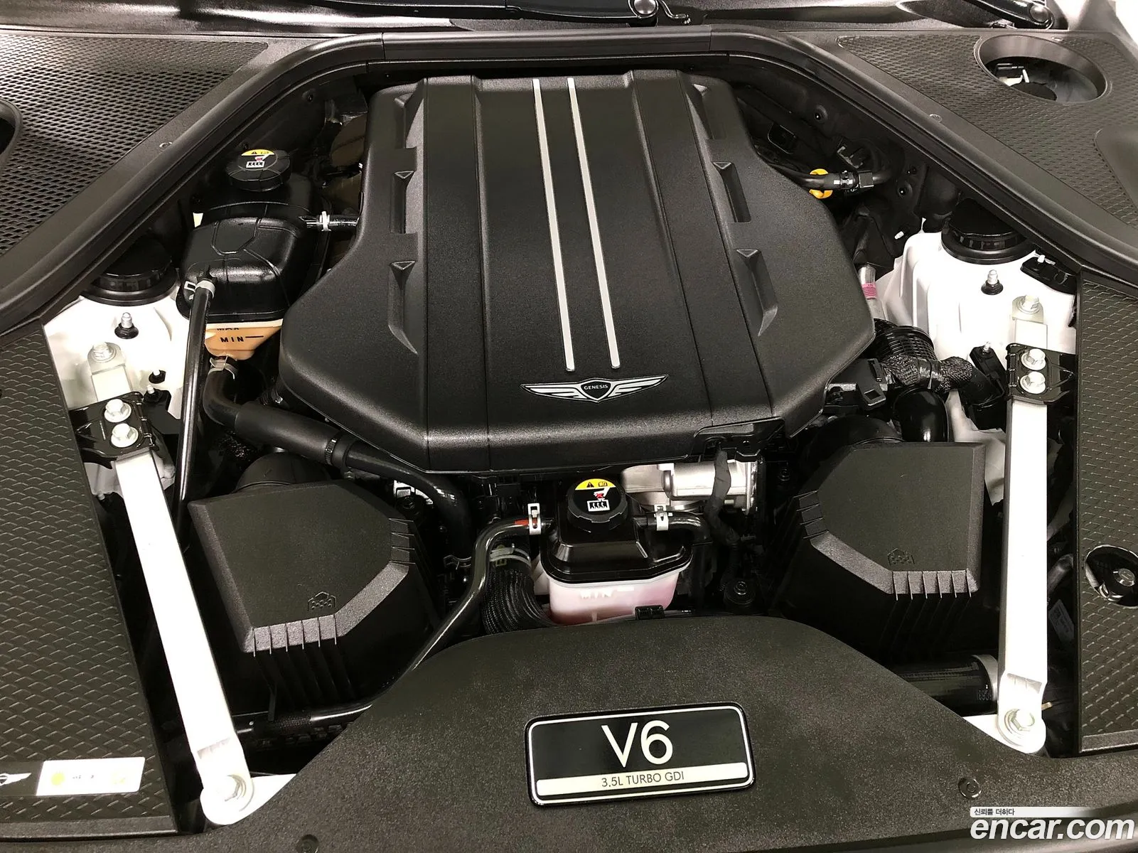 Genesis G90 Gasoline 35 Turbo Awd 2023 - фотография 17424126