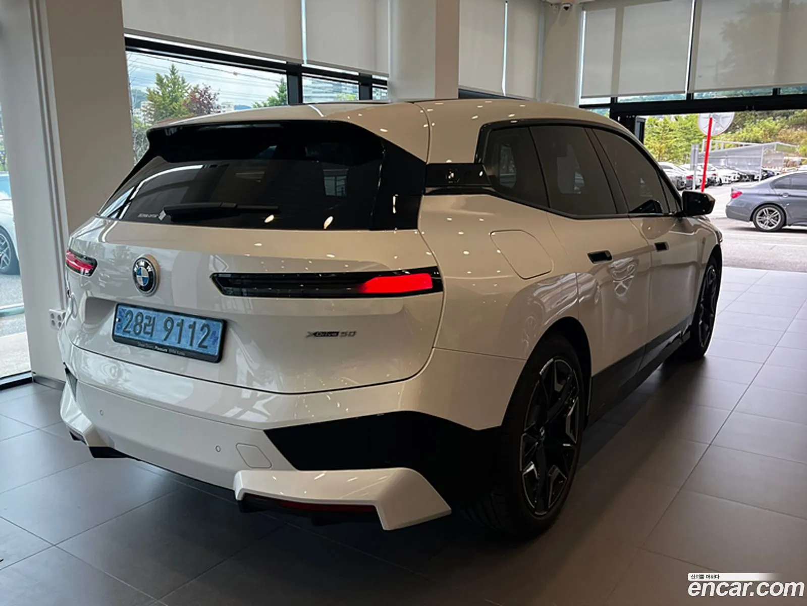 BMW Ix xDrive50 Sport Plus 2024 - фотография 124853