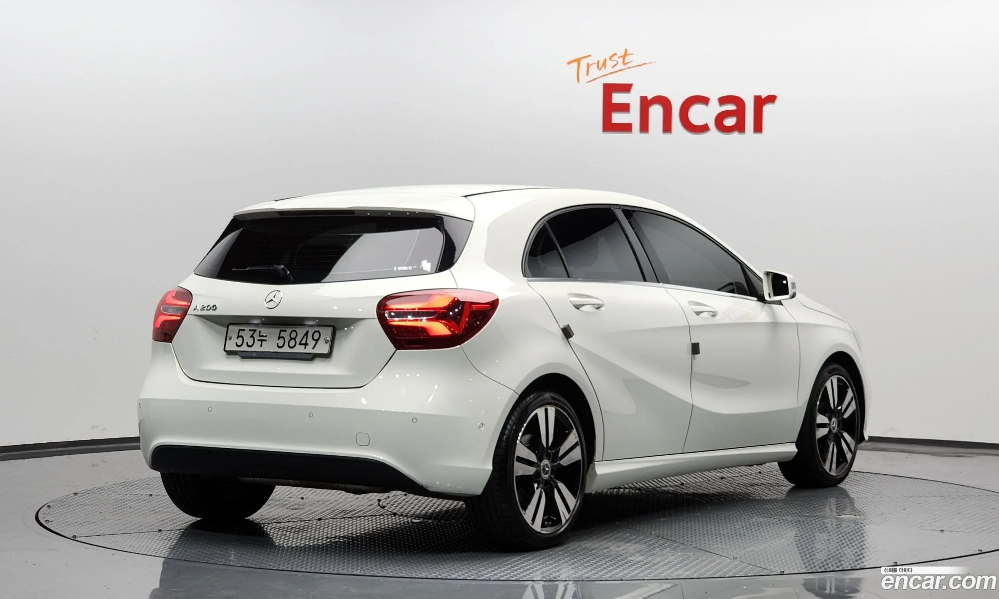 Mercedes-Benz A-Klasse A200 2018 - фотография 13468404