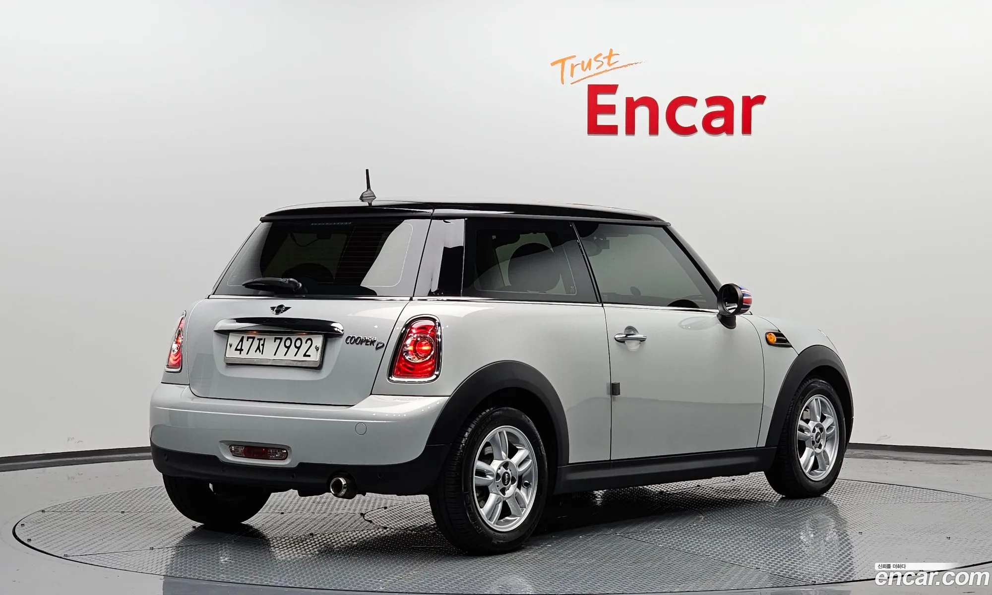 Mini Cooper Se 2013 - фотография 4609756
