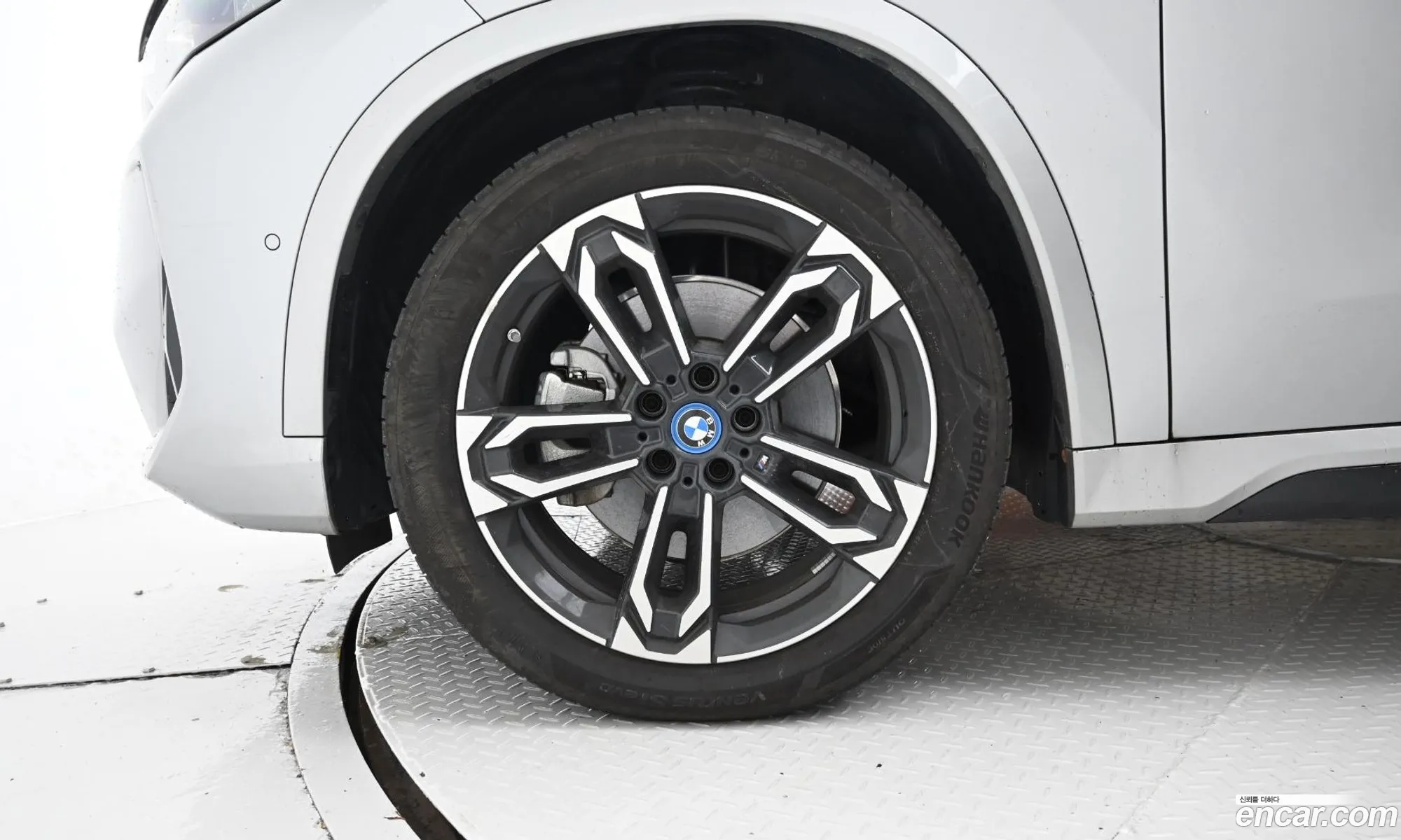 BMW Ix1 xDrive 30 M Sports 2023 - фотография 121902