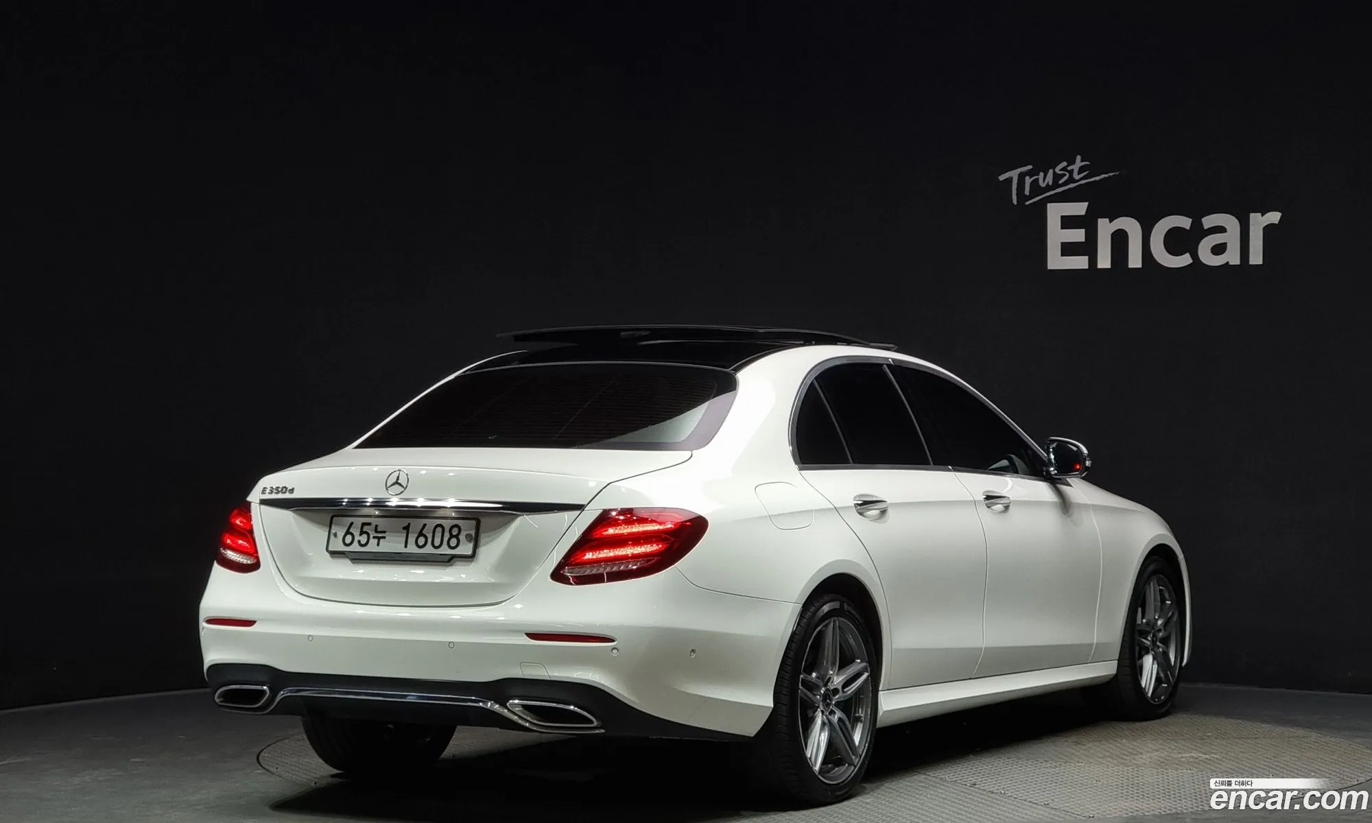 Mercedes-Benz E-Klasse E350D 2017 - фотография 14135237