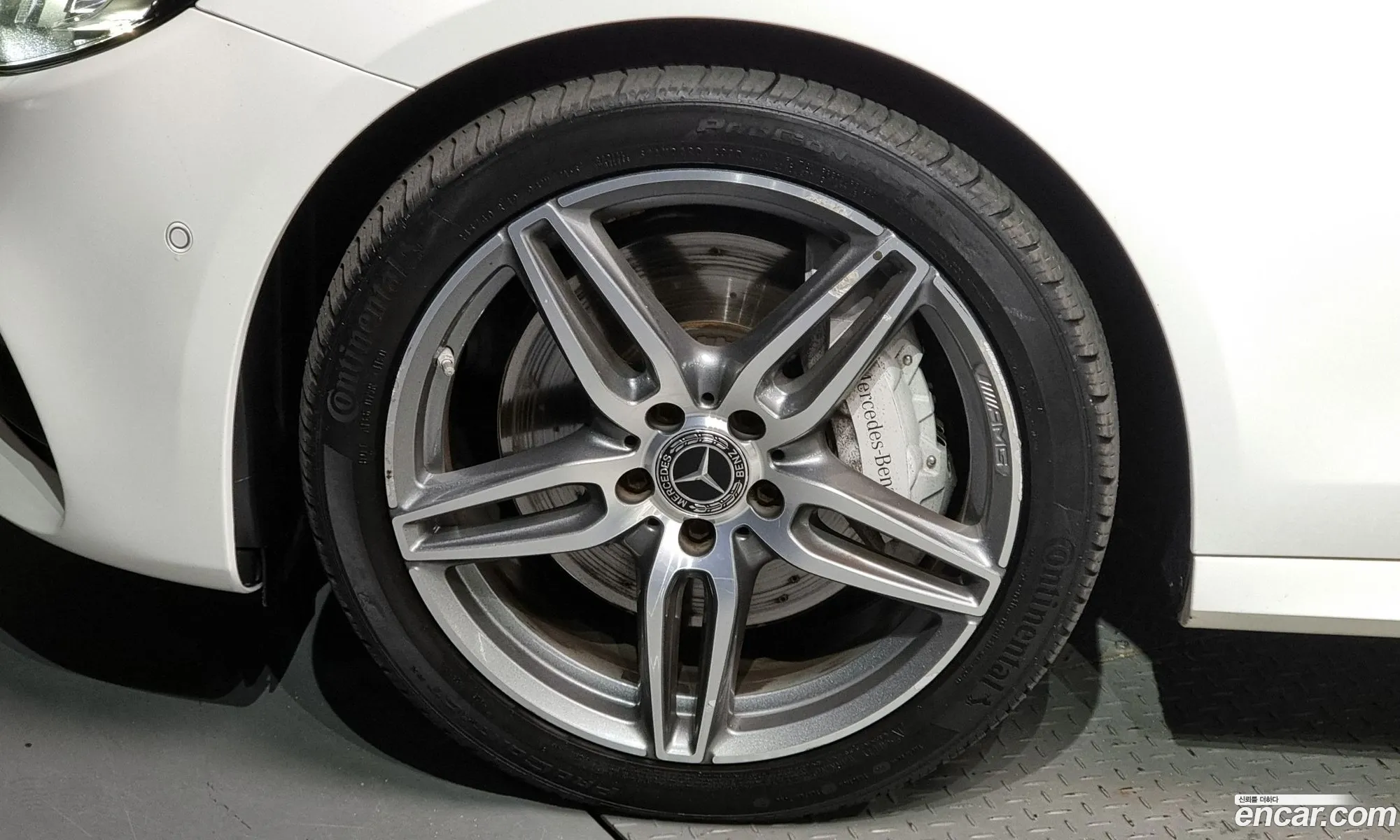 Mercedes-Benz E-Klasse E350D 2017 - фотография 14135240