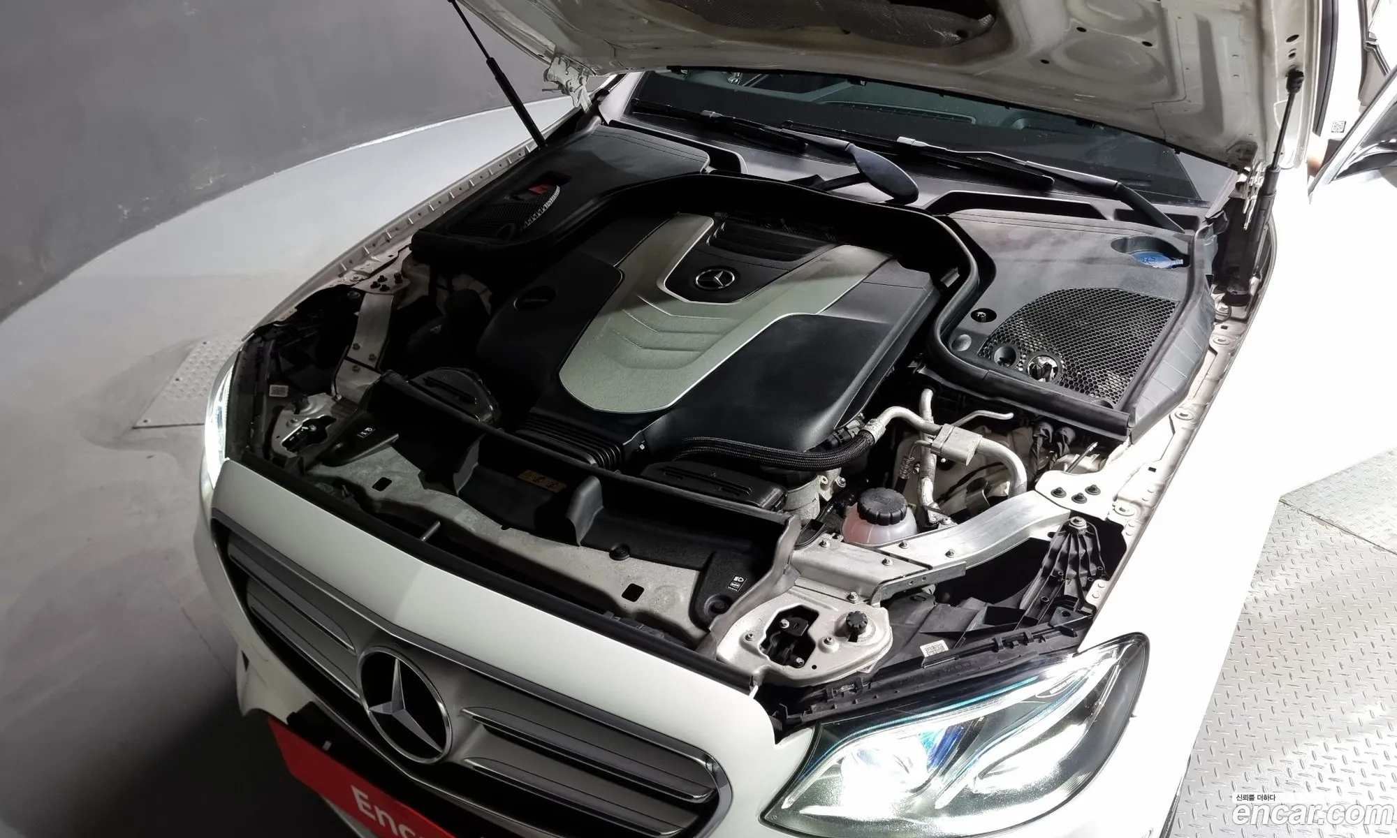Mercedes-Benz E-Klasse E350D 2017 - фотография 14135241