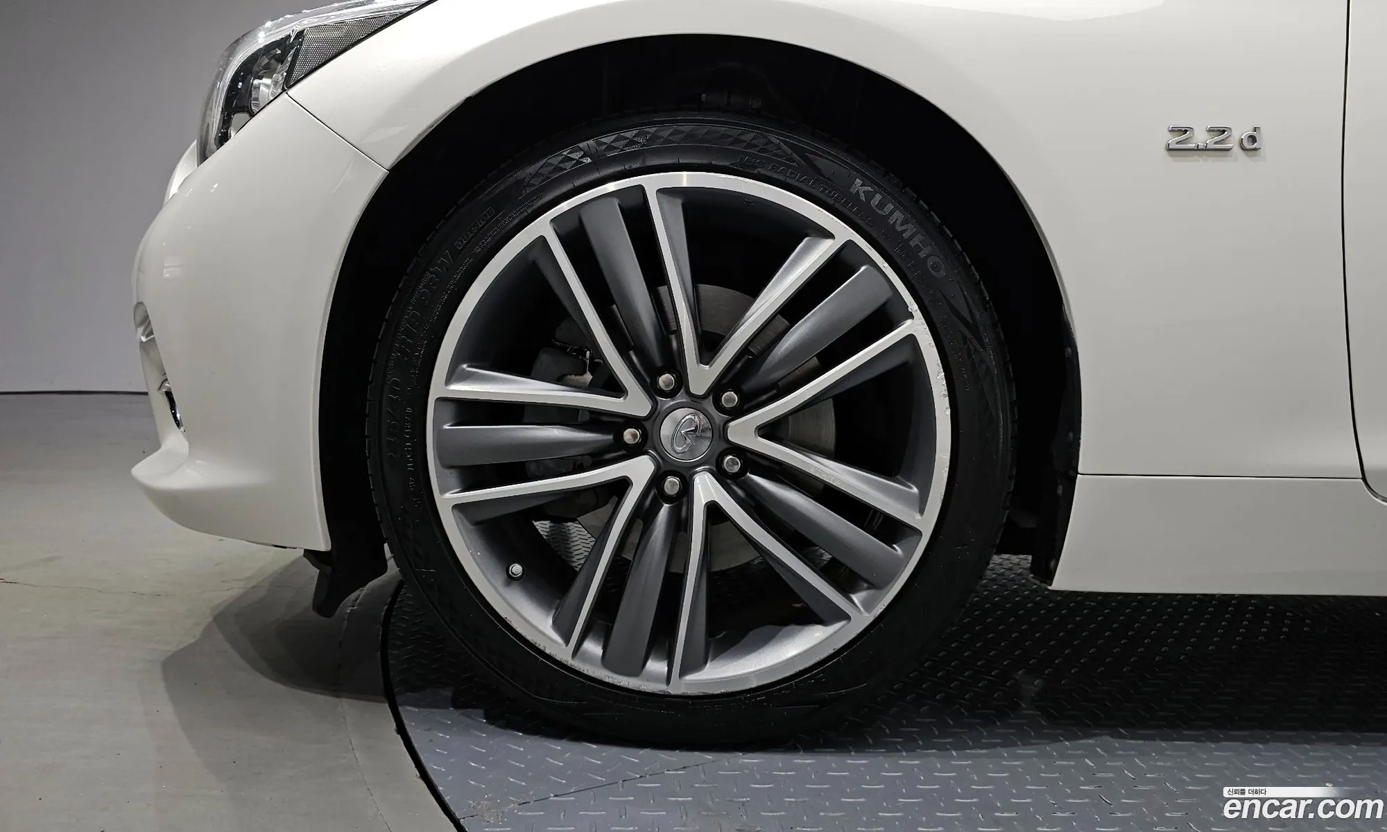Infiniti Q50 22D Premium 2016 - фотография 3992260