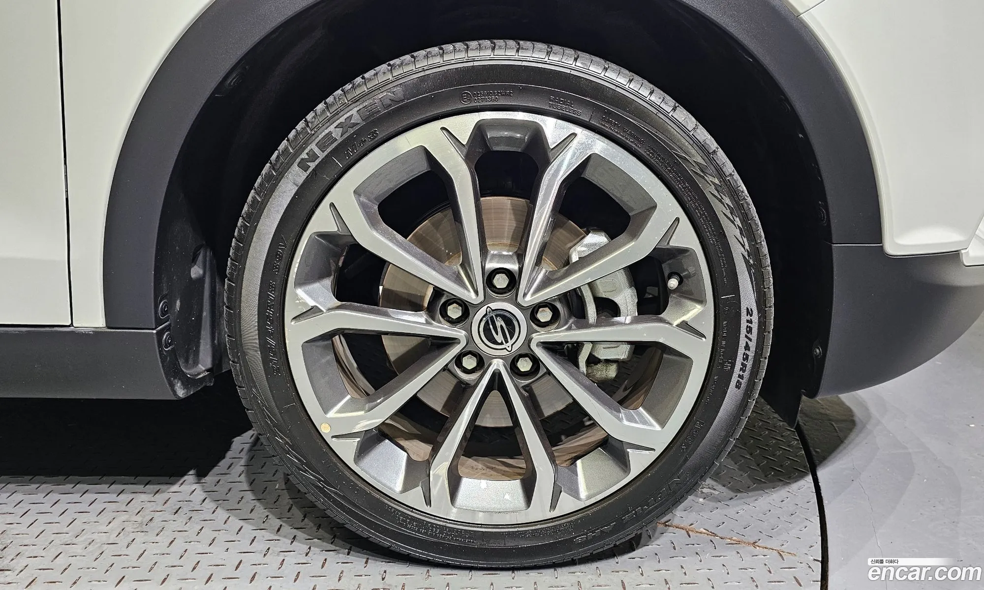 Ssangyong Tivoli Tivoli Lx 2Wd 2017 - фотография 17509959