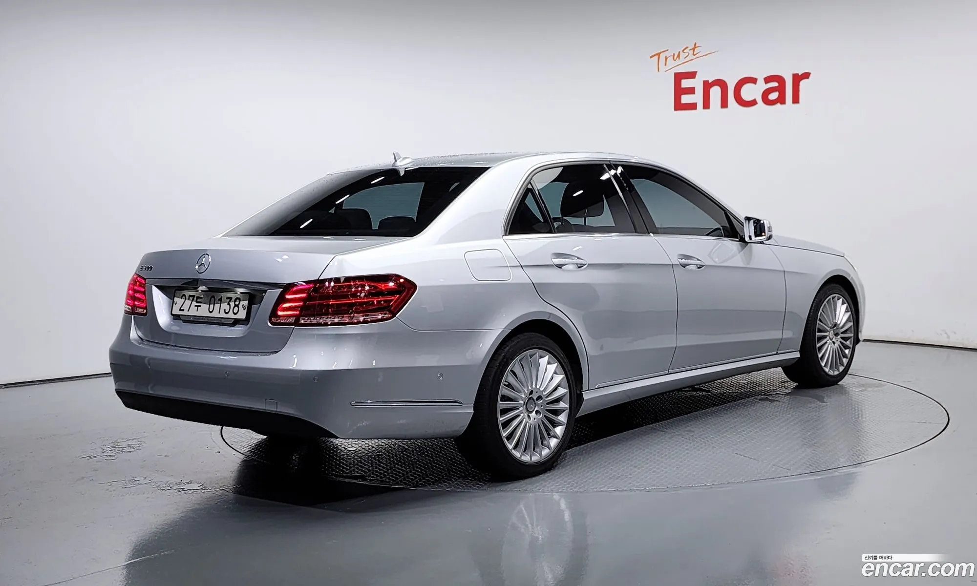 Mercedes-Benz E-Klasse E300 Elegance 2015 - фотография 13992681
