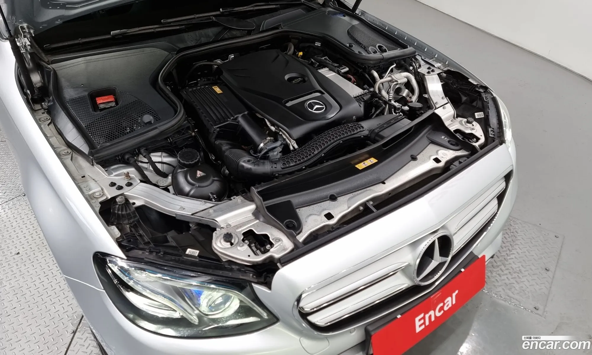 Mercedes-Benz E-Klasse E300 Avantgarde 2017 - фотография 13992722