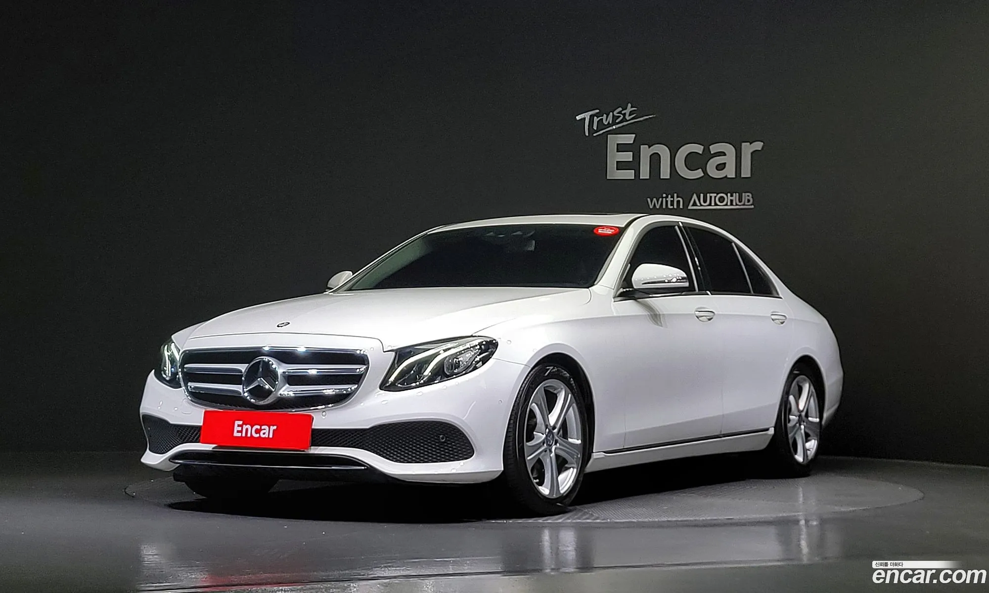 Mercedes-Benz E-Klasse E200 Avant Garde 2017 - фотография 18679128