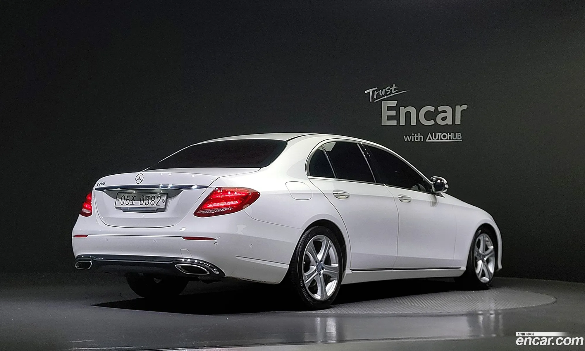 Mercedes-Benz E-Klasse E200 Avant Garde 2017 - фотография 18679129