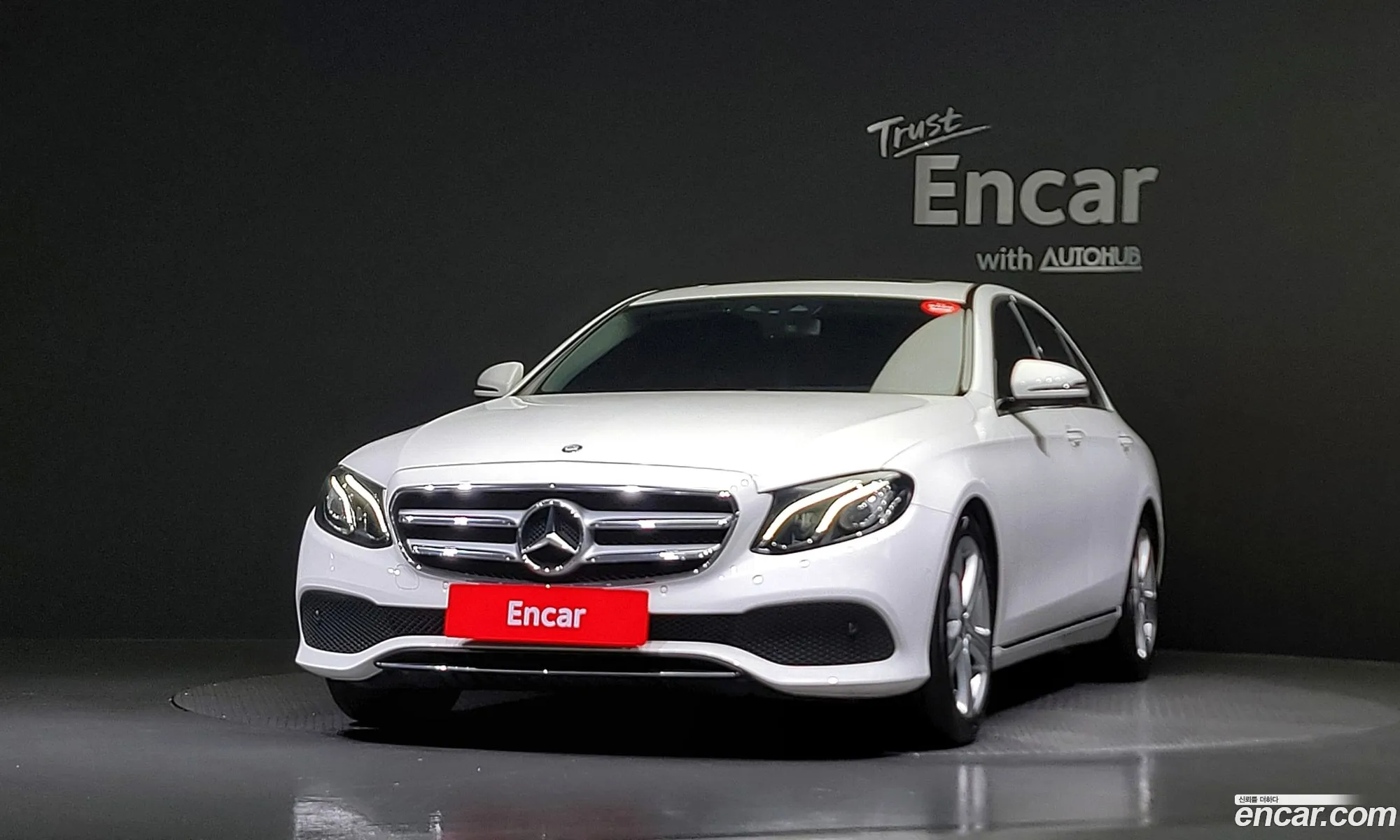 Mercedes-Benz E-Klasse E200 Avant Garde 2017 - фотография 18679130