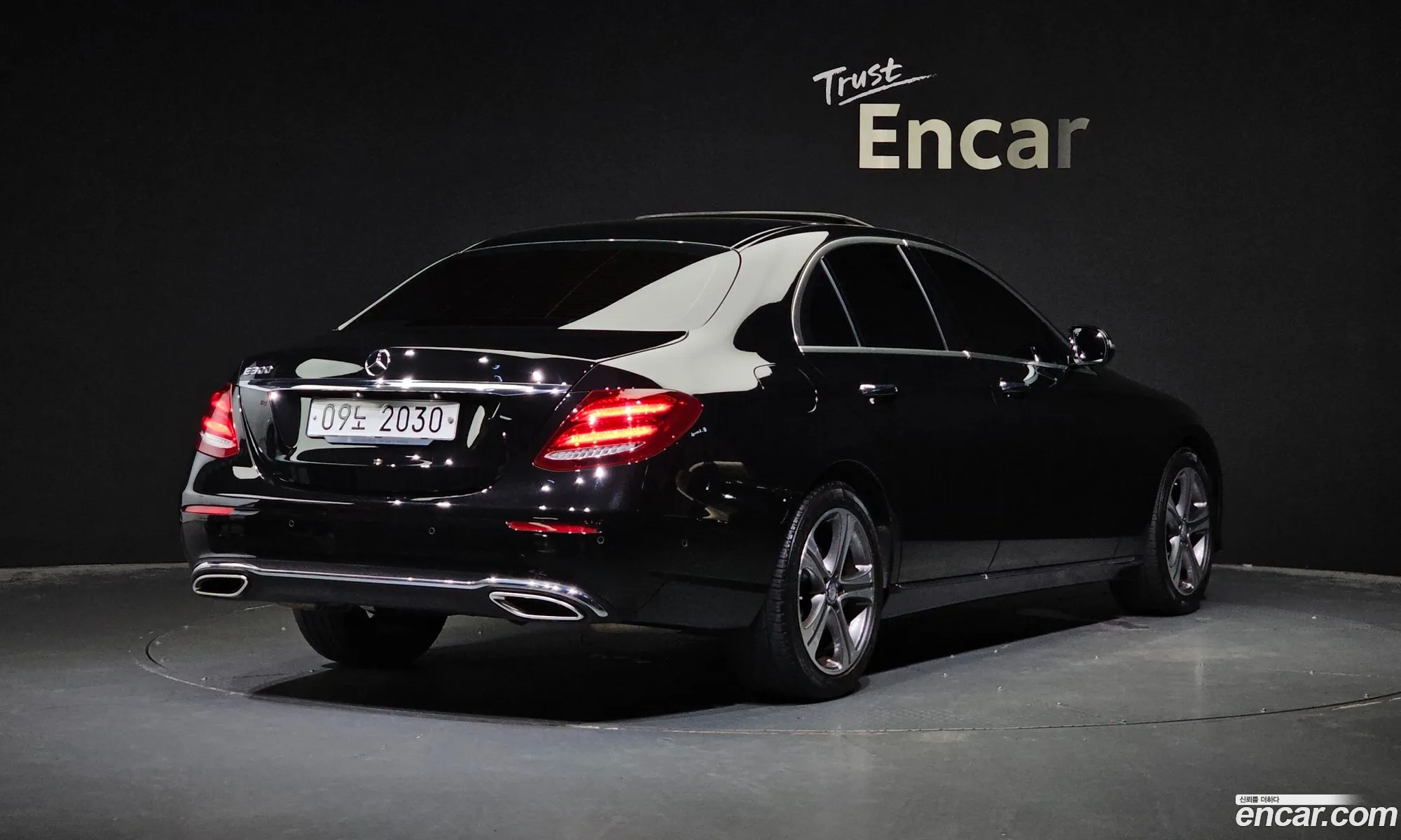 Mercedes-Benz E-Klasse E300 Avantgarde Intelligent Drive 2017 - фотография 18762401