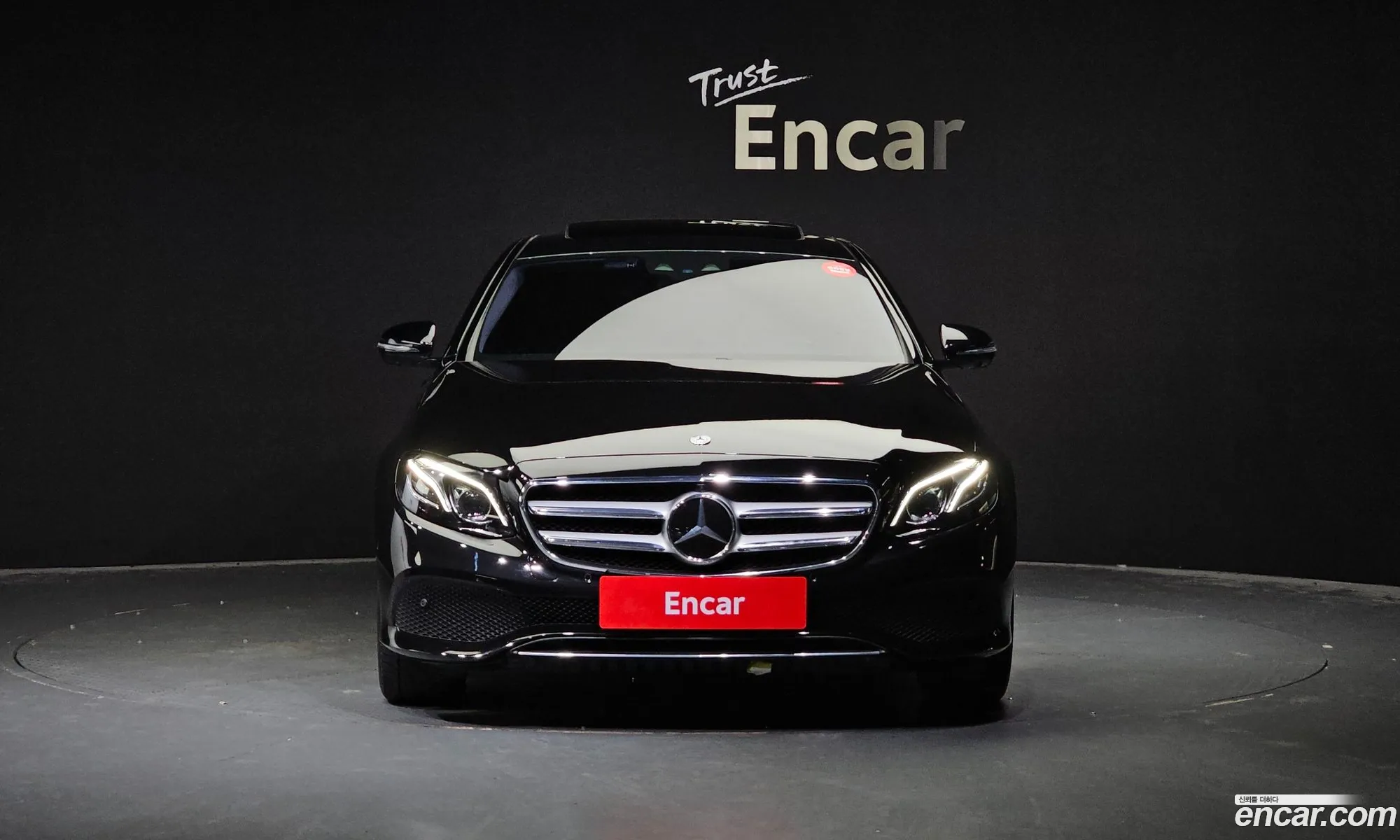 Mercedes-Benz E-Klasse E300 Avantgarde Intelligent Drive 2017 - фотография 18762402
