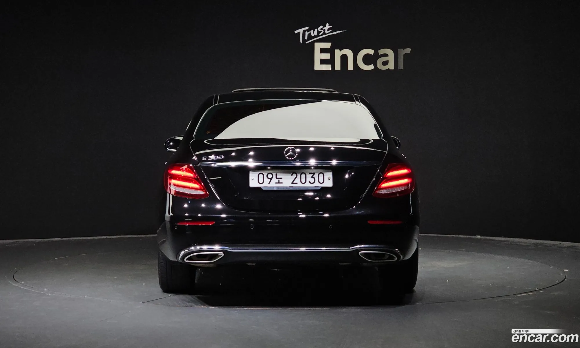Mercedes-Benz E-Klasse E300 Avantgarde Intelligent Drive 2017 - фотография 18762403