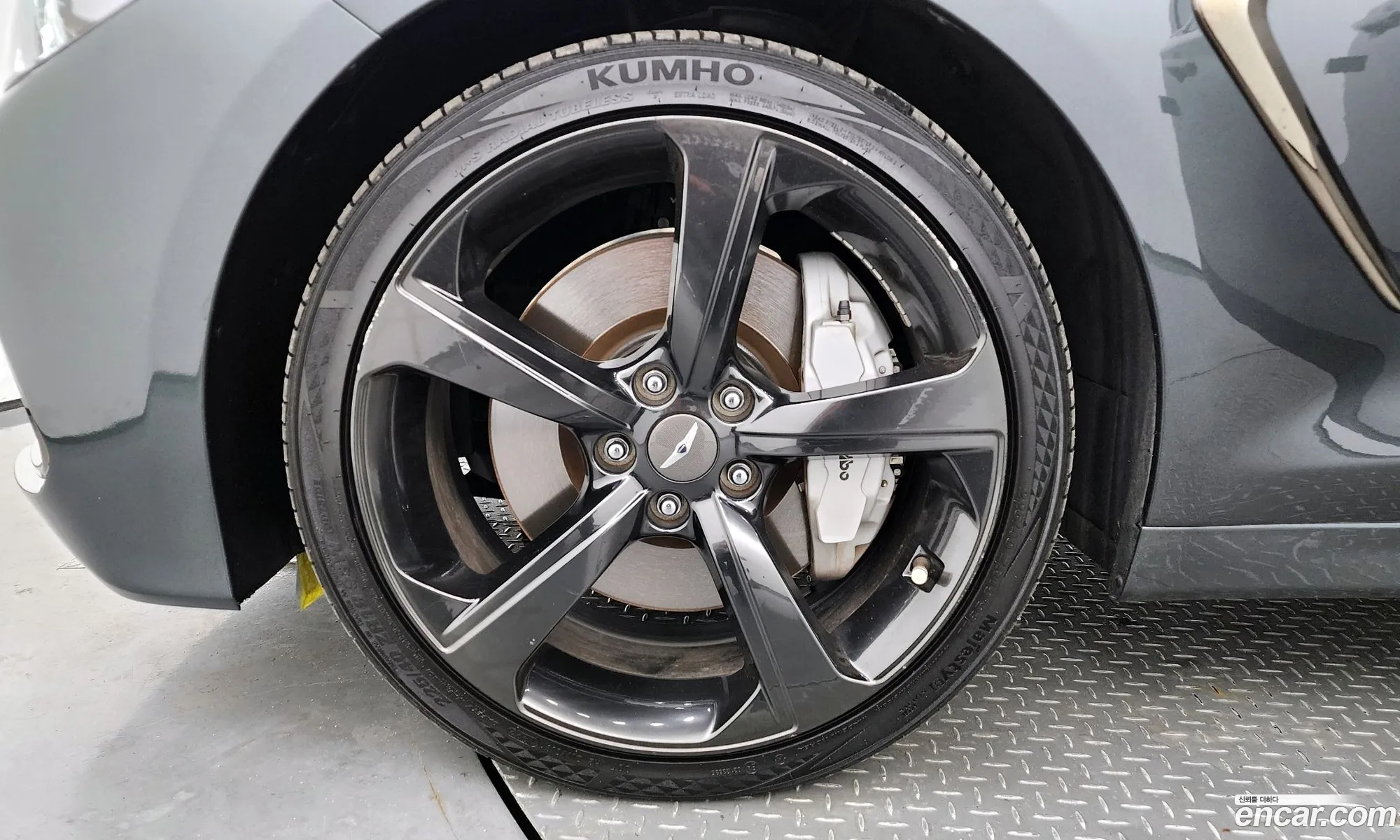 Genesis G70 I 33T Sports Awd 2019 - фотография 177588