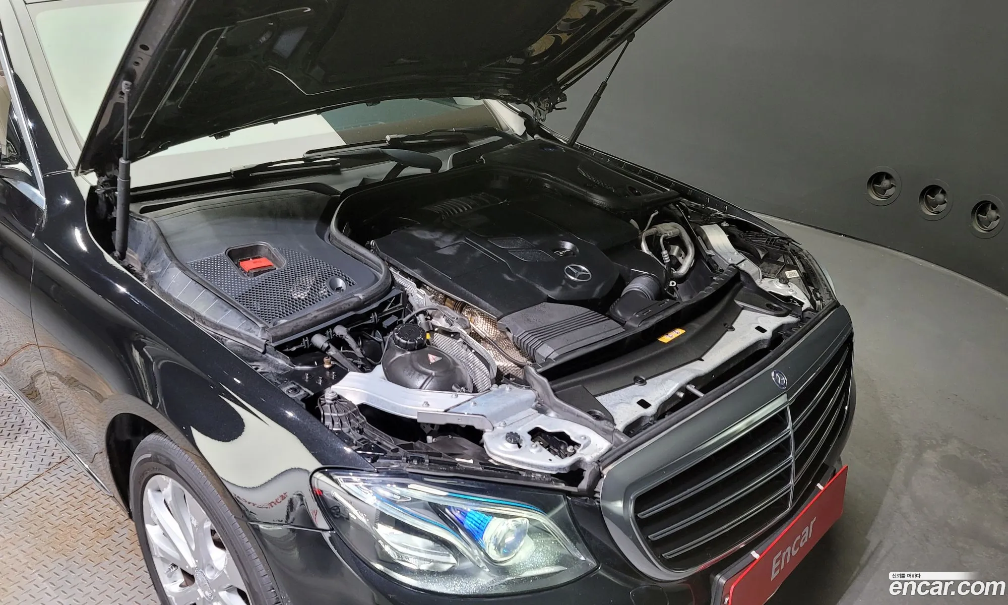 Mercedes-Benz E-Klasse E220D Exclusive 2016 - фотография 18698802