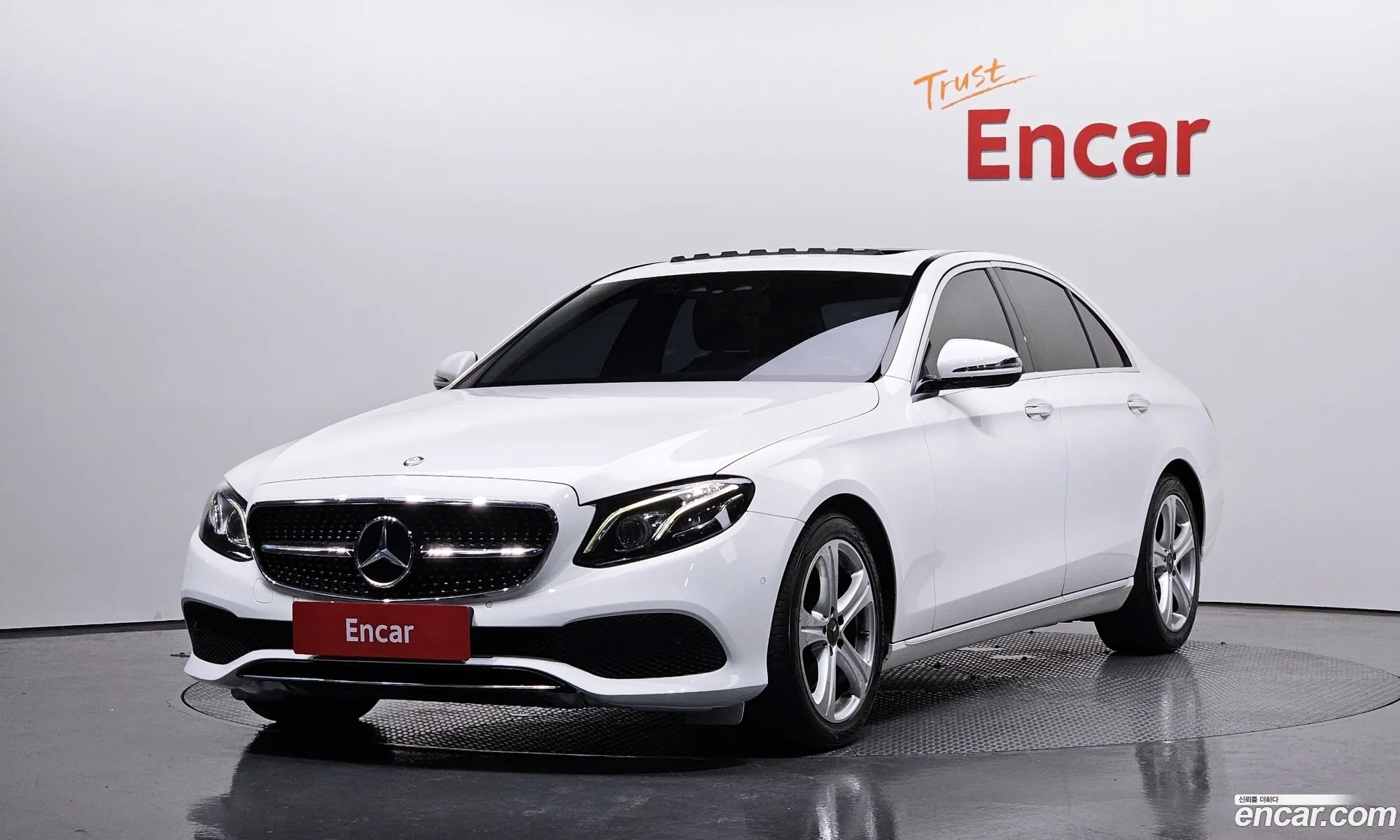 Mercedes-Benz E-Klasse E220D Avant Garde 2017 - фотография 18676451