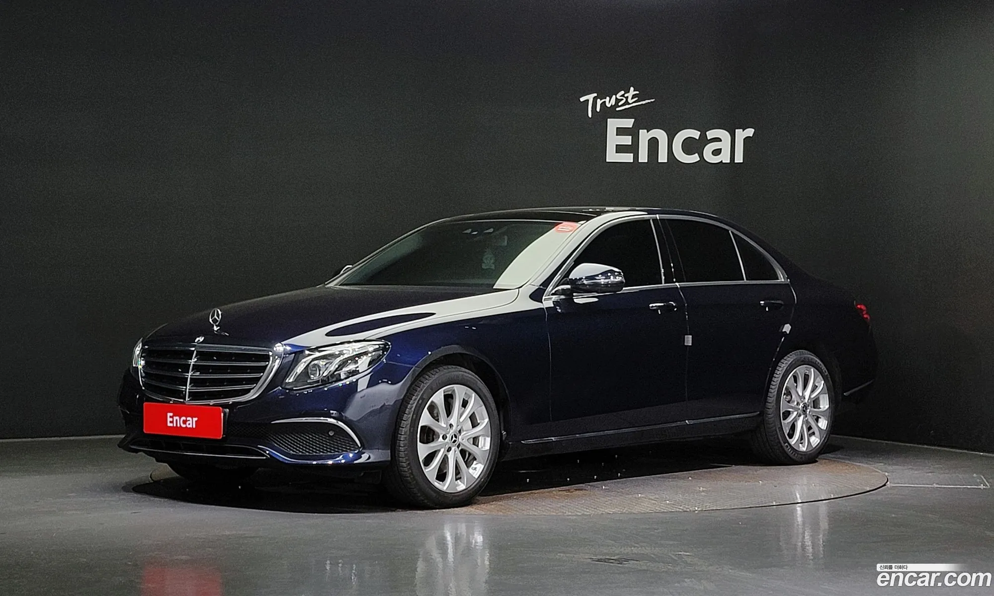 Mercedes-Benz E-Klasse E300 4Matic Exclusive 2017 - фотография 18679068