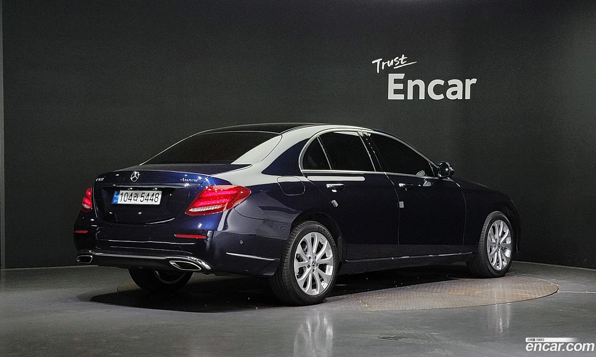 Mercedes-Benz E-Klasse E300 4Matic Exclusive 2017 - фотография 18679069