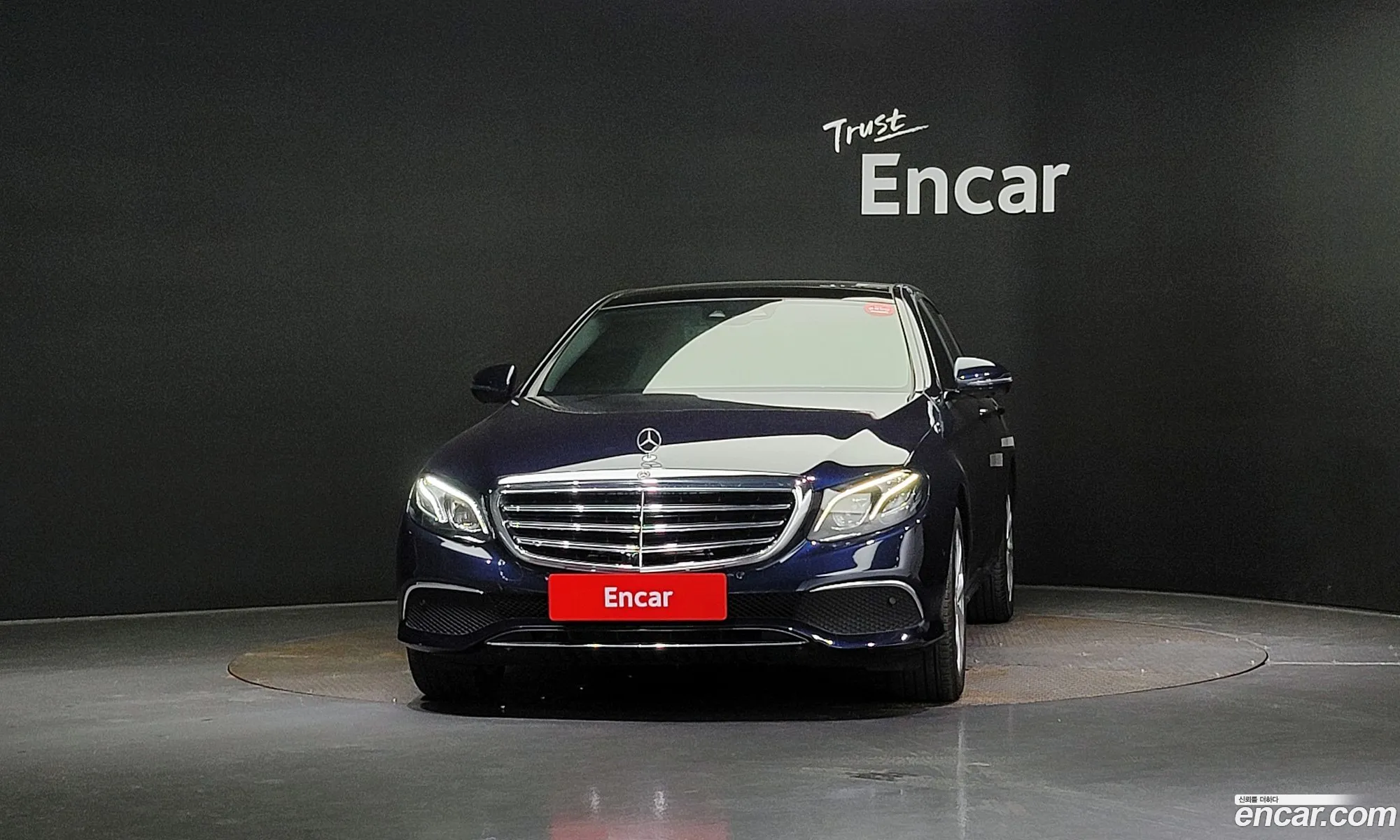 Mercedes-Benz E-Klasse E300 4Matic Exclusive 2017 - фотография 18679070