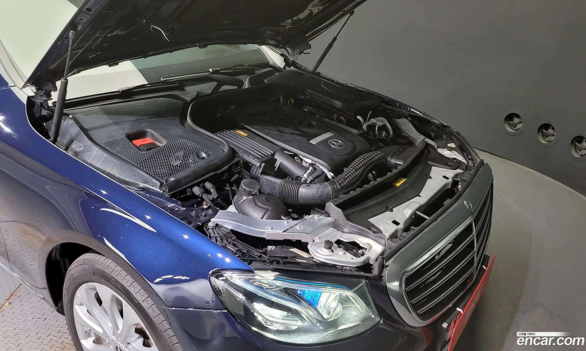 Mercedes-Benz E-Klasse E300 4Matic Exclusive 2017 - фотография 18679073