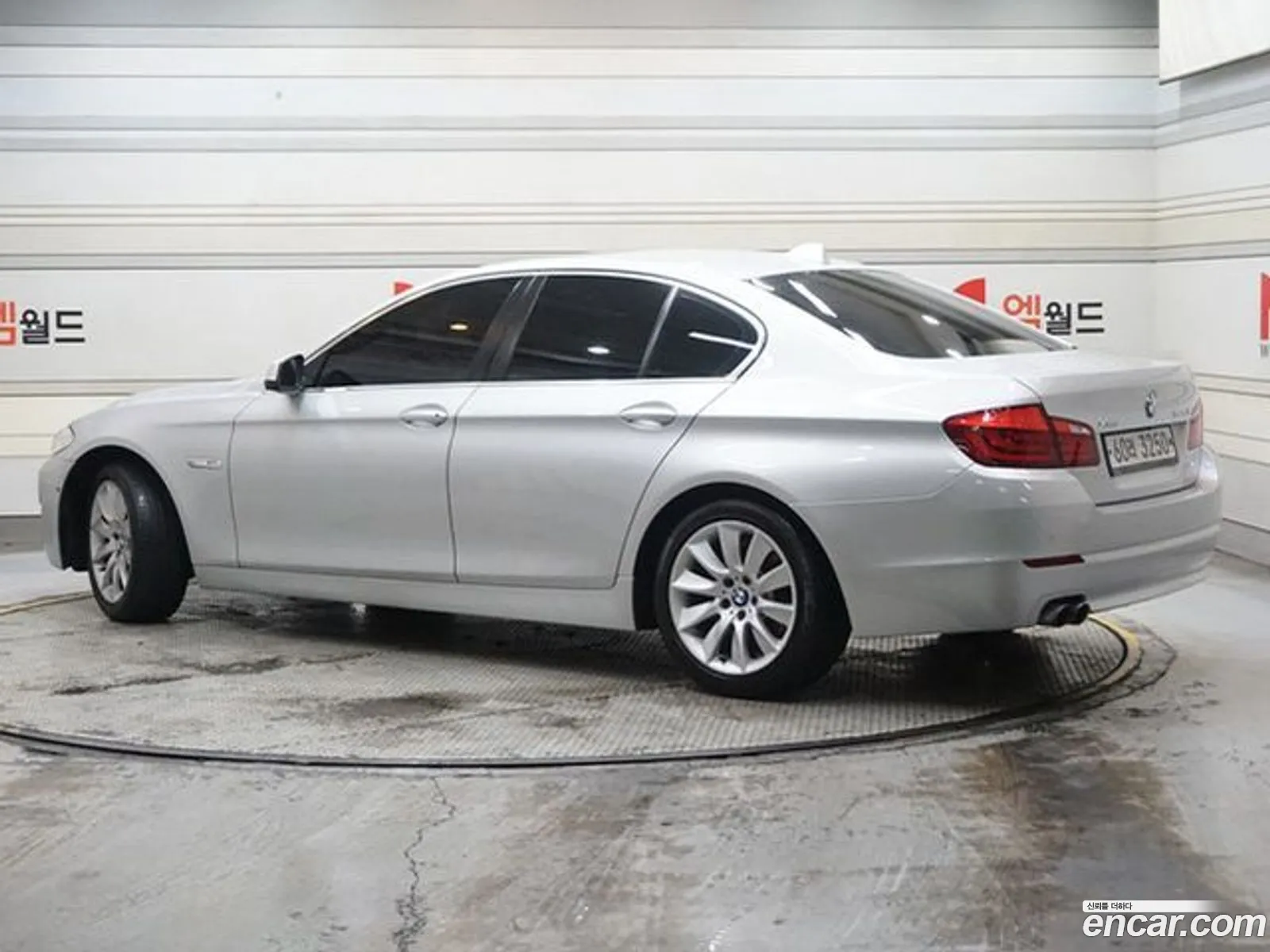 BMW 5 Series F10 528I xDrive - фотография 16390996
