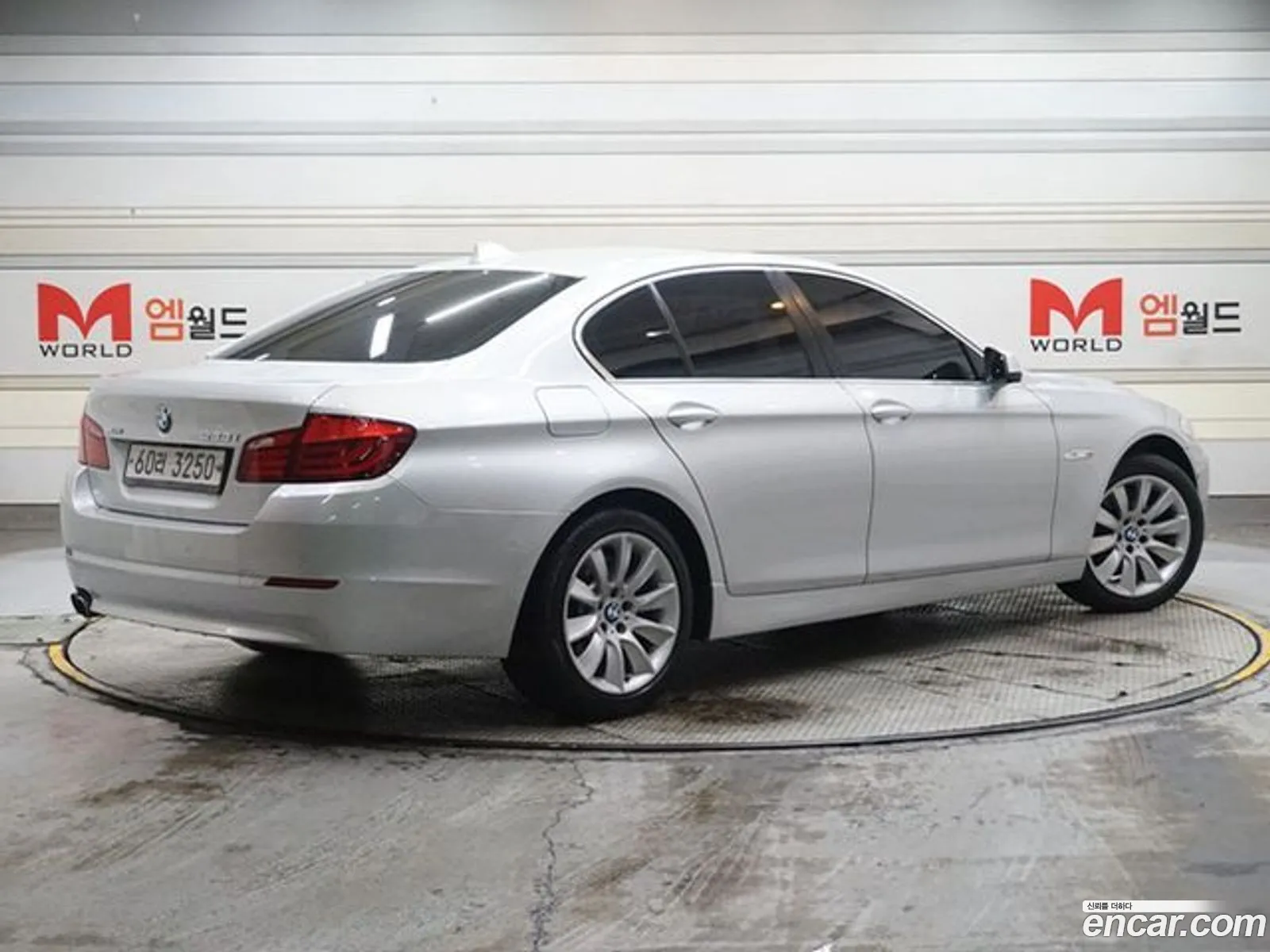 BMW 5 Series F10 528I xDrive - фотография 16390997