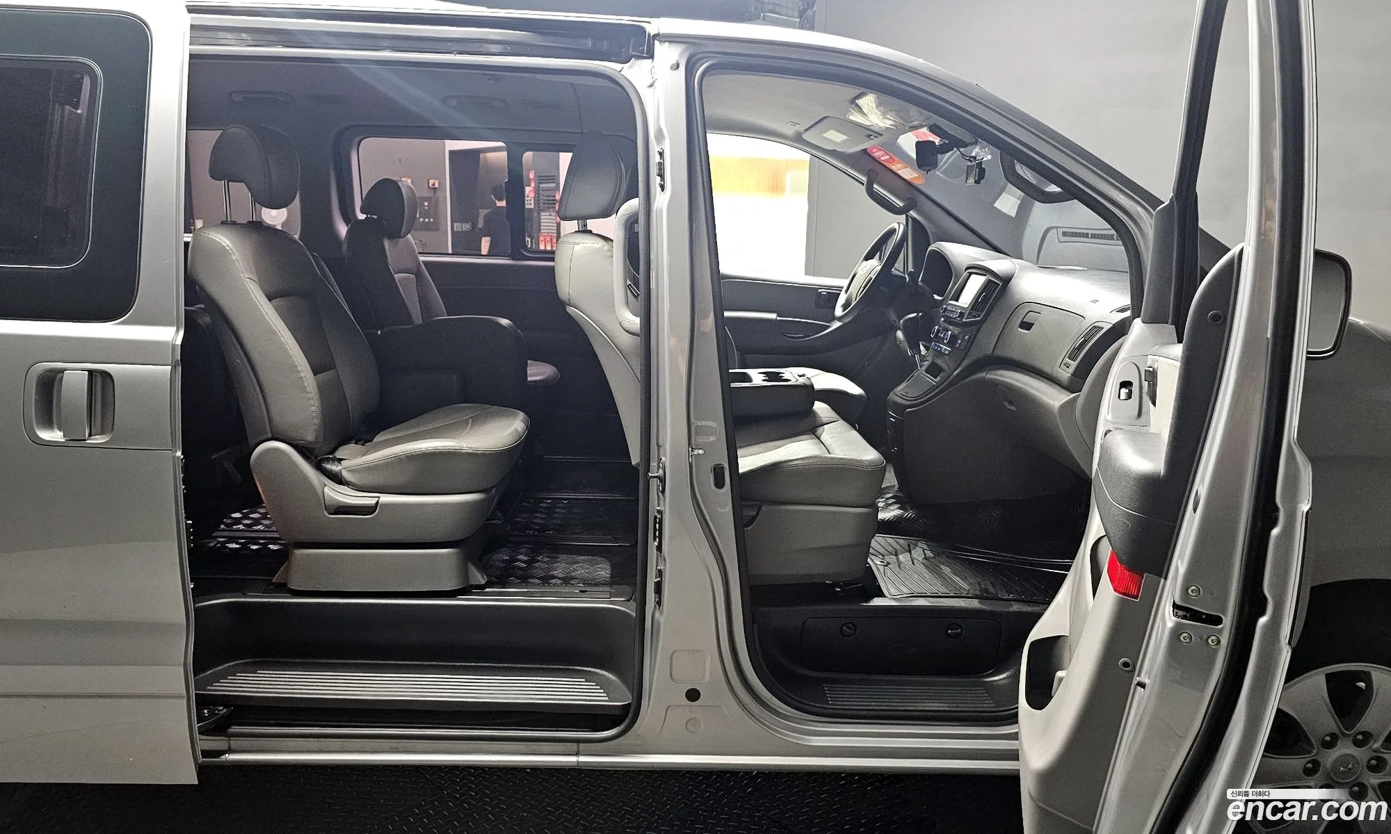Hyundai Starex Wagon 12-Seater 2020 - фотография 13674147