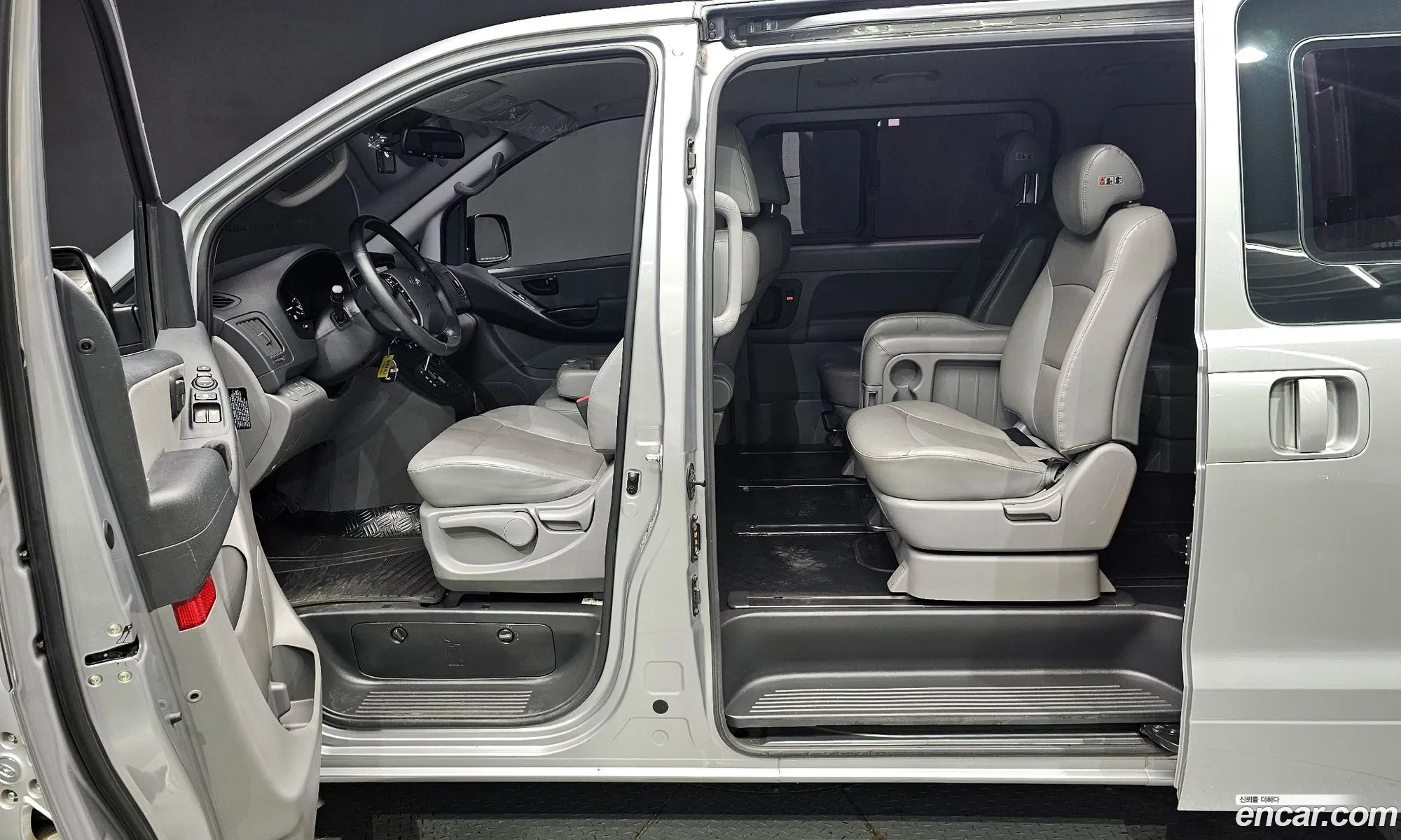 Hyundai Starex Wagon 12-Seater 2020 - фотография 13674146