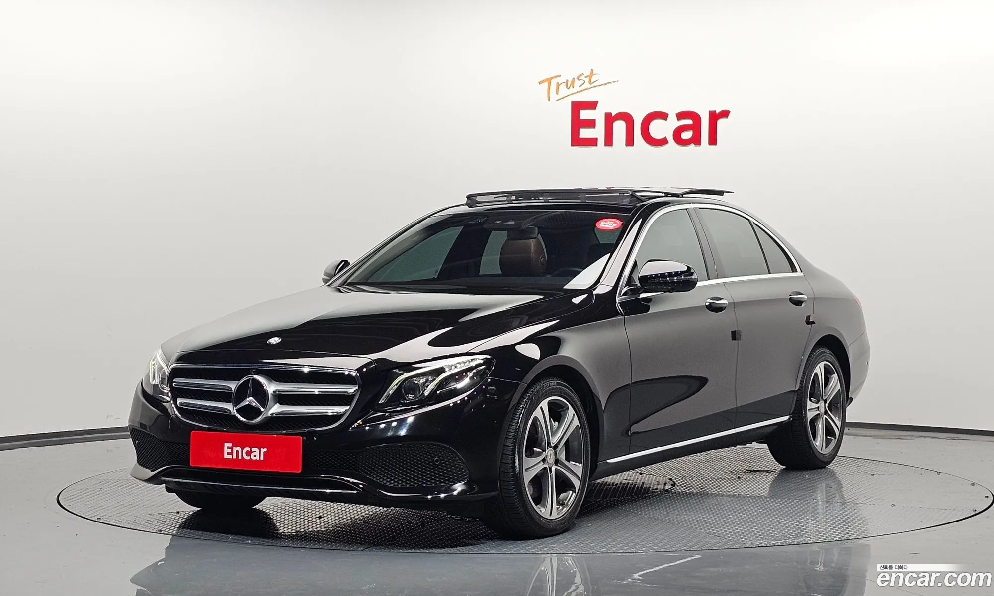 Mercedes-Benz E-Klasse E300 4Matic Avant Garde 2017 - фотография 16401471