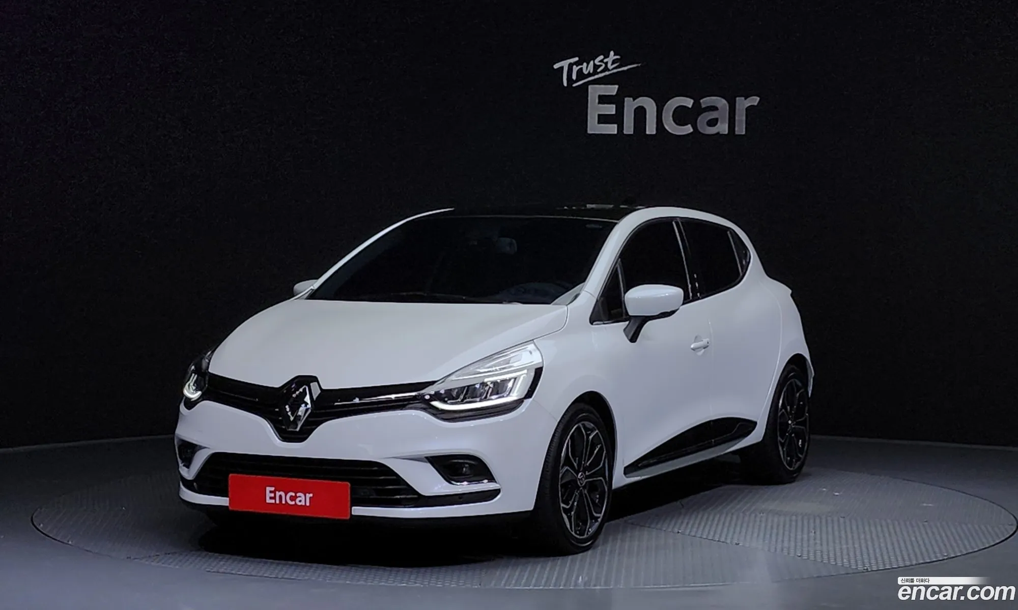 Renault Samsung Clio Intense Panoramic 2019 - фотография 2718724