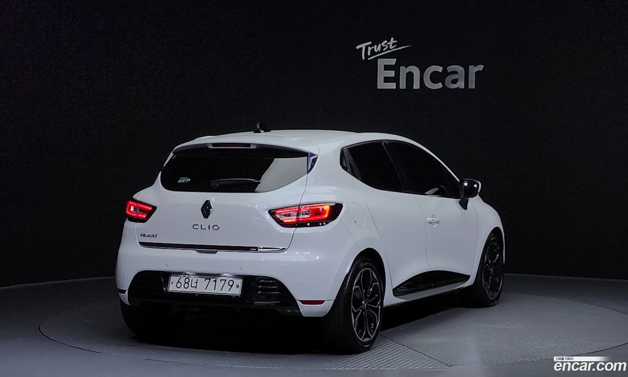 Renault Samsung Clio Intense Panoramic 2019 - фотография 2718725