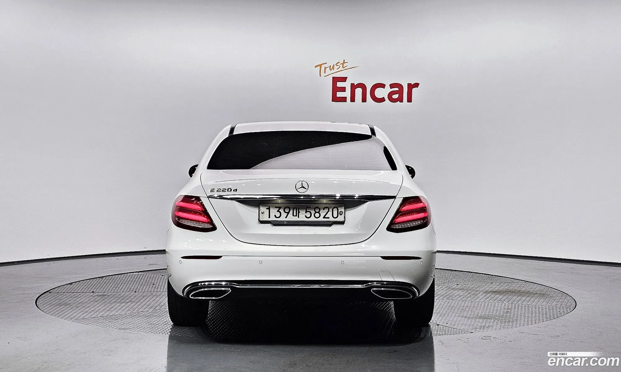 Mercedes-Benz E-Klasse E220D Exclusive 2017 - фотография 16430128