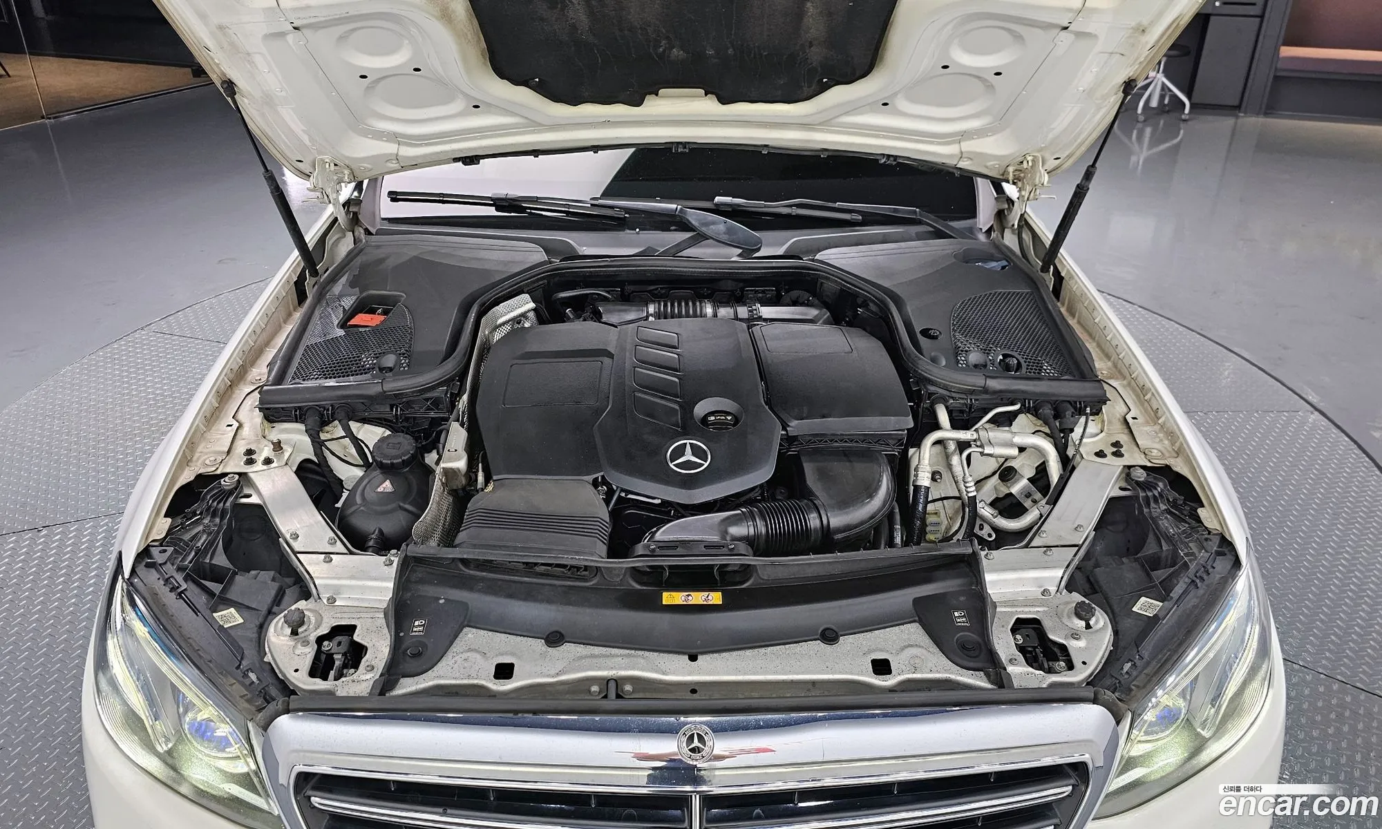 Mercedes-Benz E-Klasse E220D Exclusive 2017 - фотография 16430130