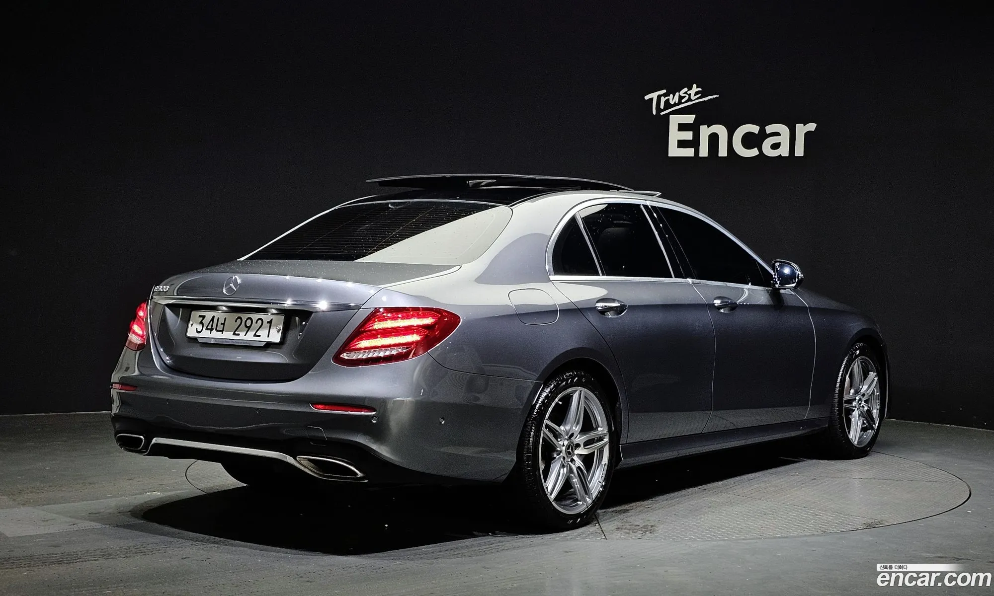 Mercedes-Benz E-Klasse E300 Amg Line 2017 - фотография 16407976