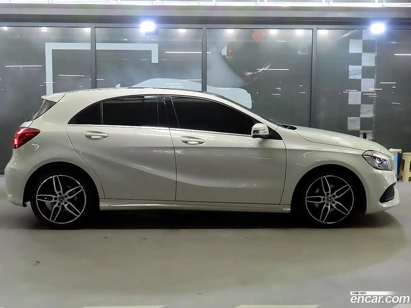 Mercedes-Benz A-Klasse A200 Amg Line 2018 - фотография 16414307