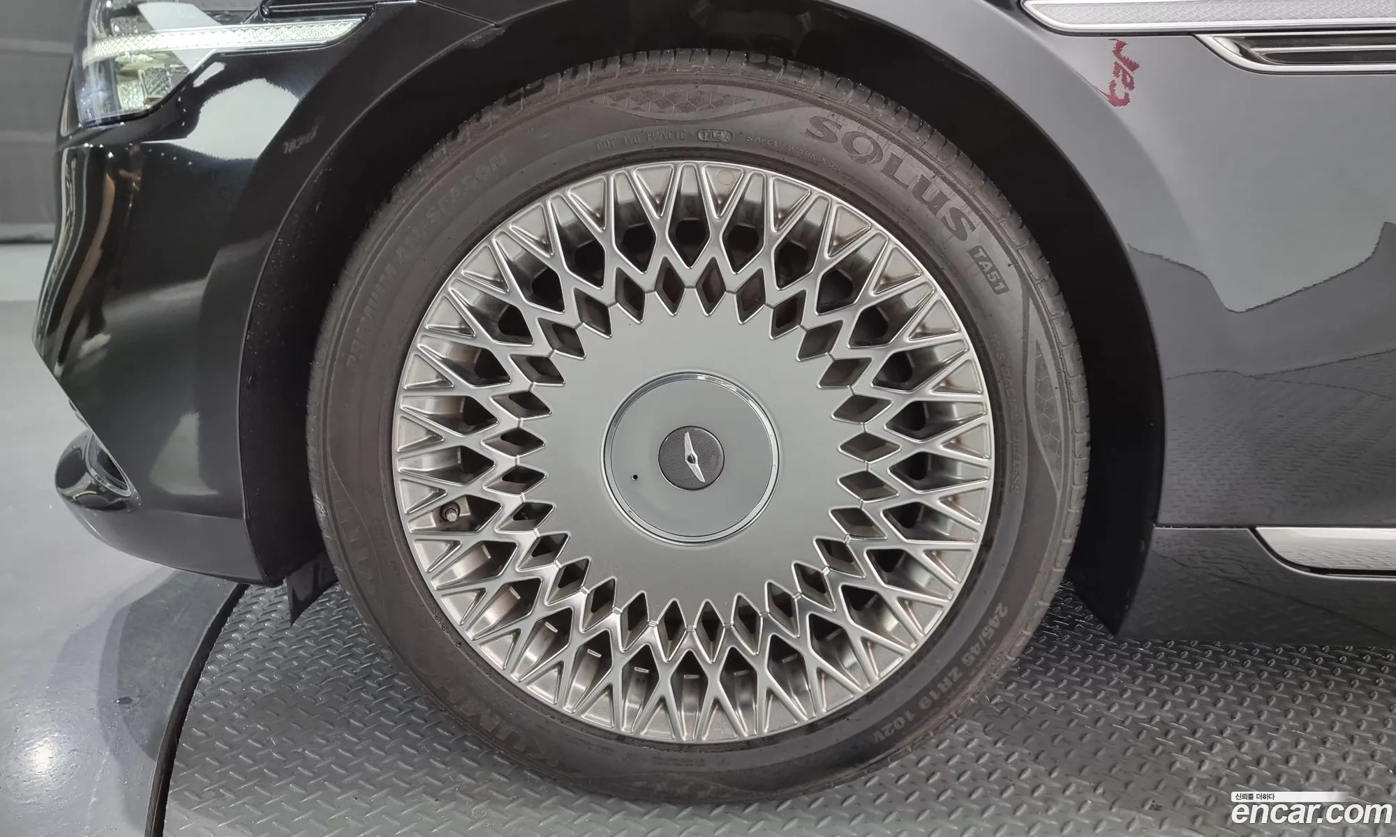 Genesis G90 I 38 Awd 2019 - фотография 1152744